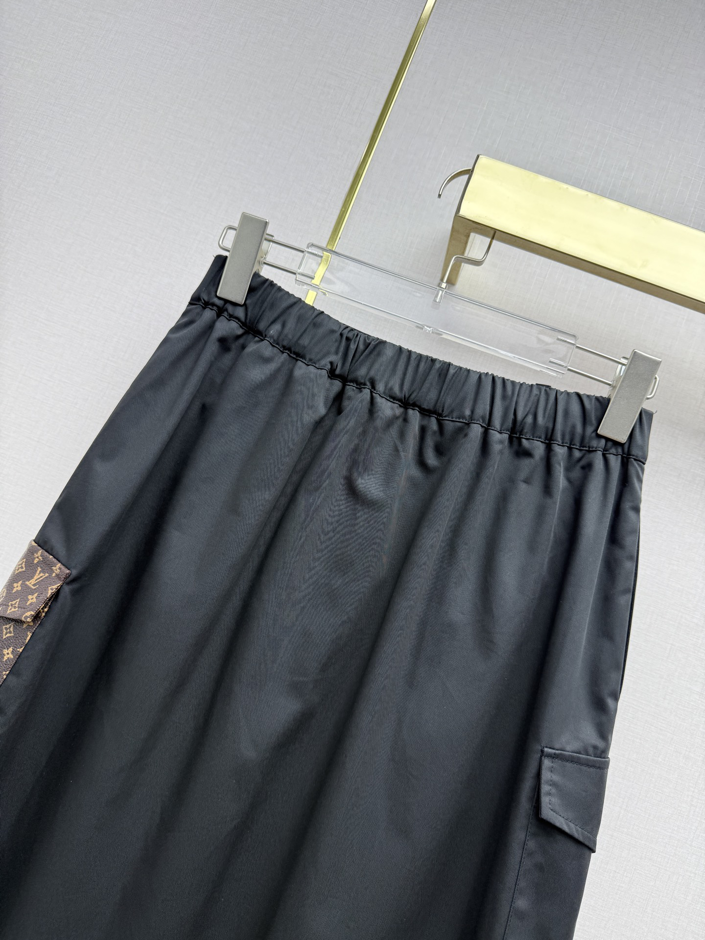 [TOP] Louis Vuitton LV Skirt - Black