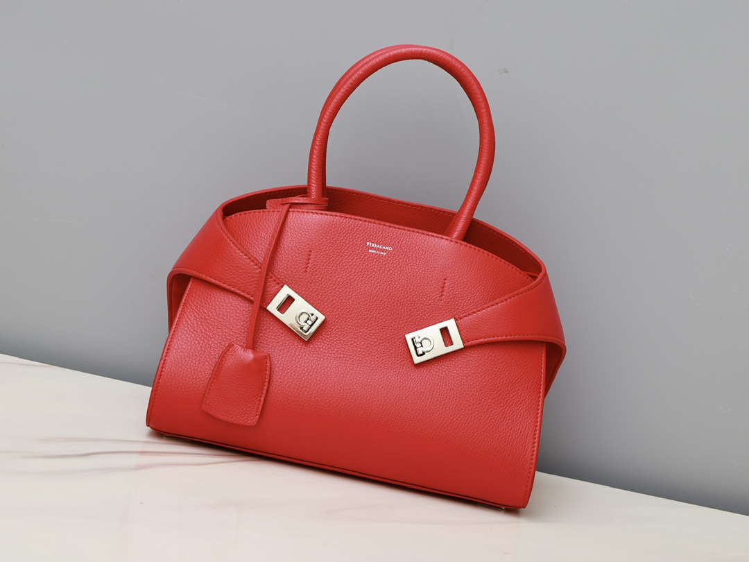 [TOP] Ferragamo Hug Bag Calfskin 31.5x19x22cm - Red - 711 Luxury