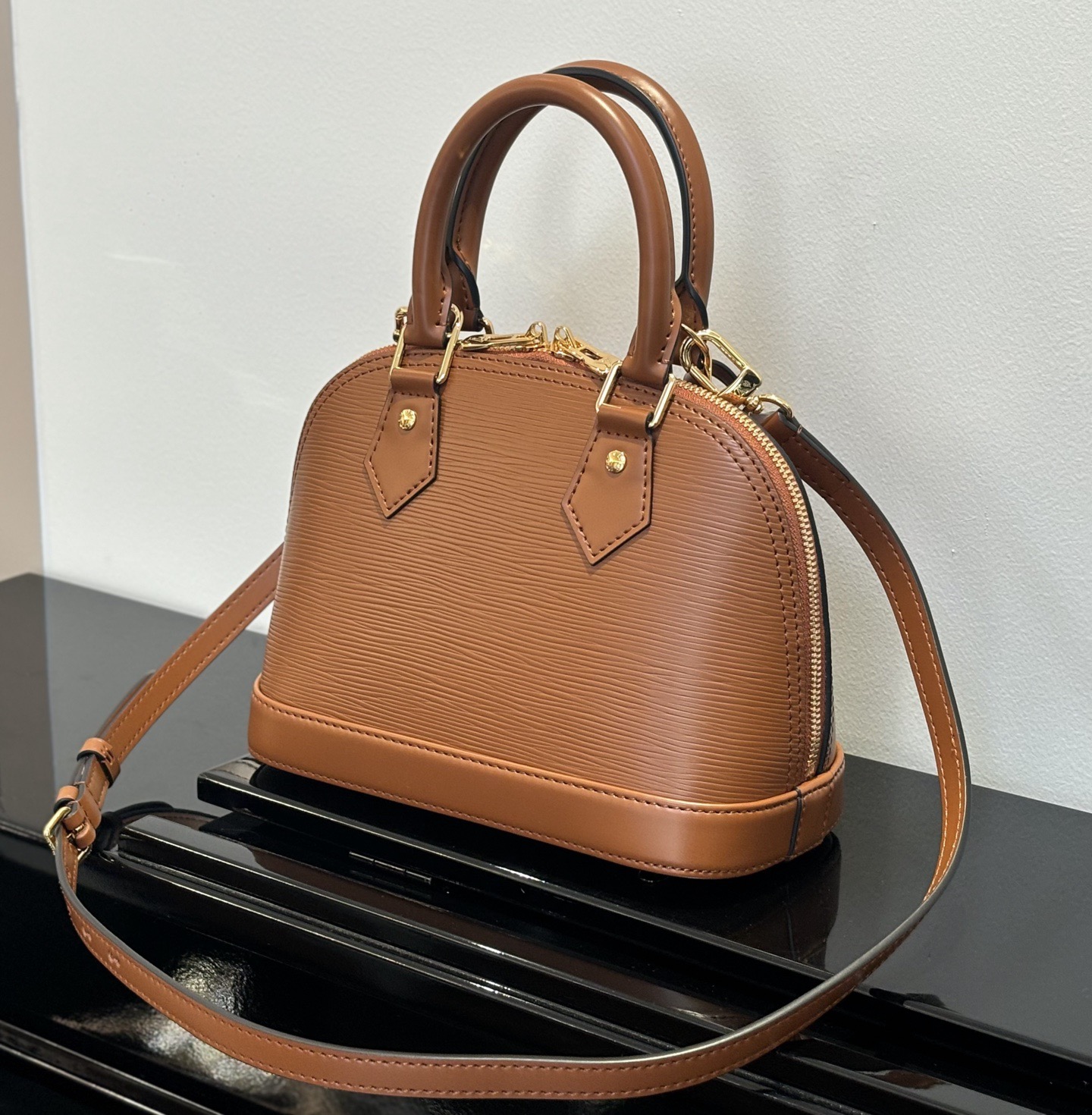 [TOP] Louis Vuitton LV Alma BB Epi Leather 23.5x17.5x11.5cm - Brown - 711 Luxury