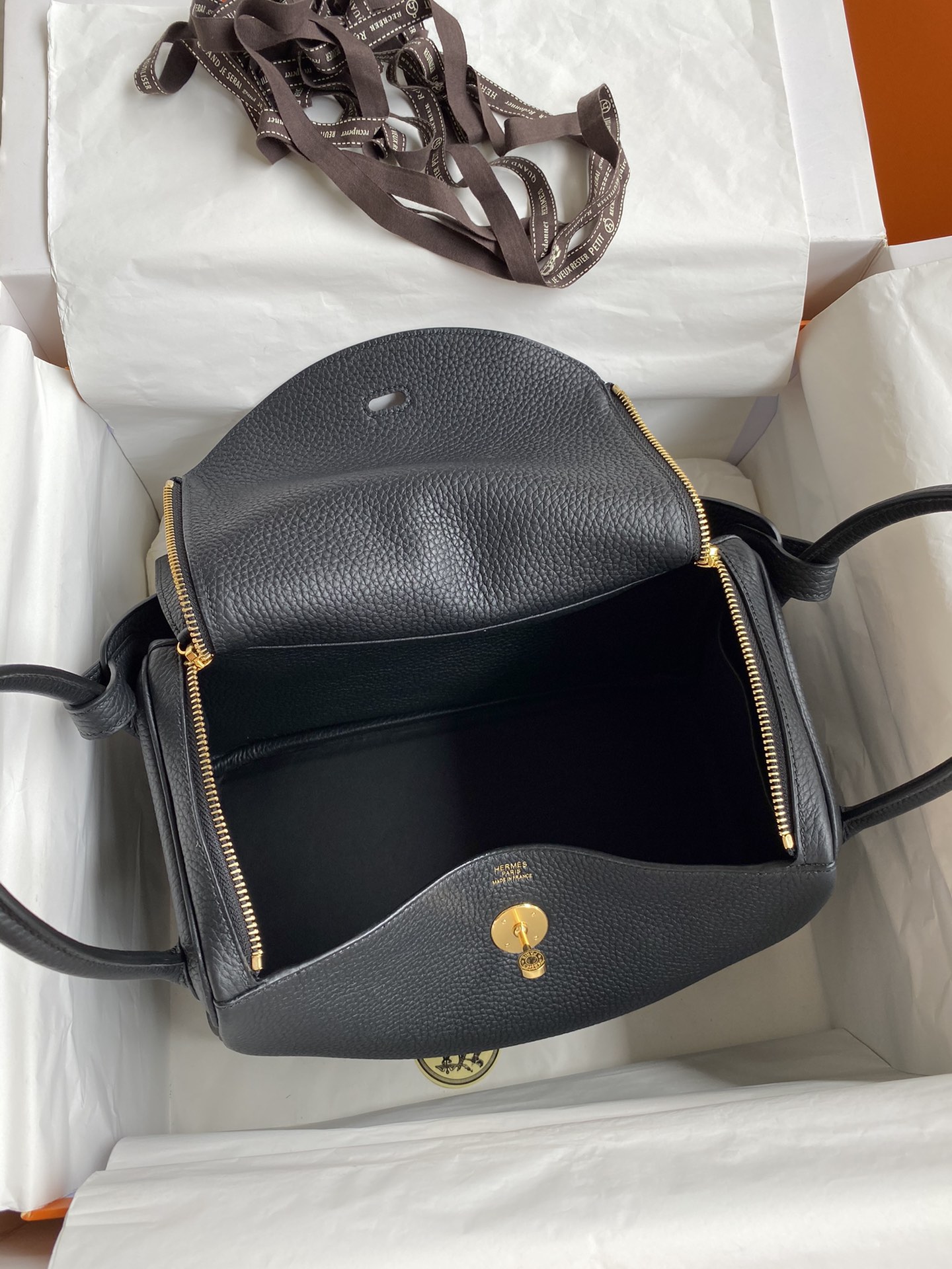 [TOP] HERMES Lindy Taurillon Clemence Leather 30 CM - Black - SHW/GHW - 711 Luxury