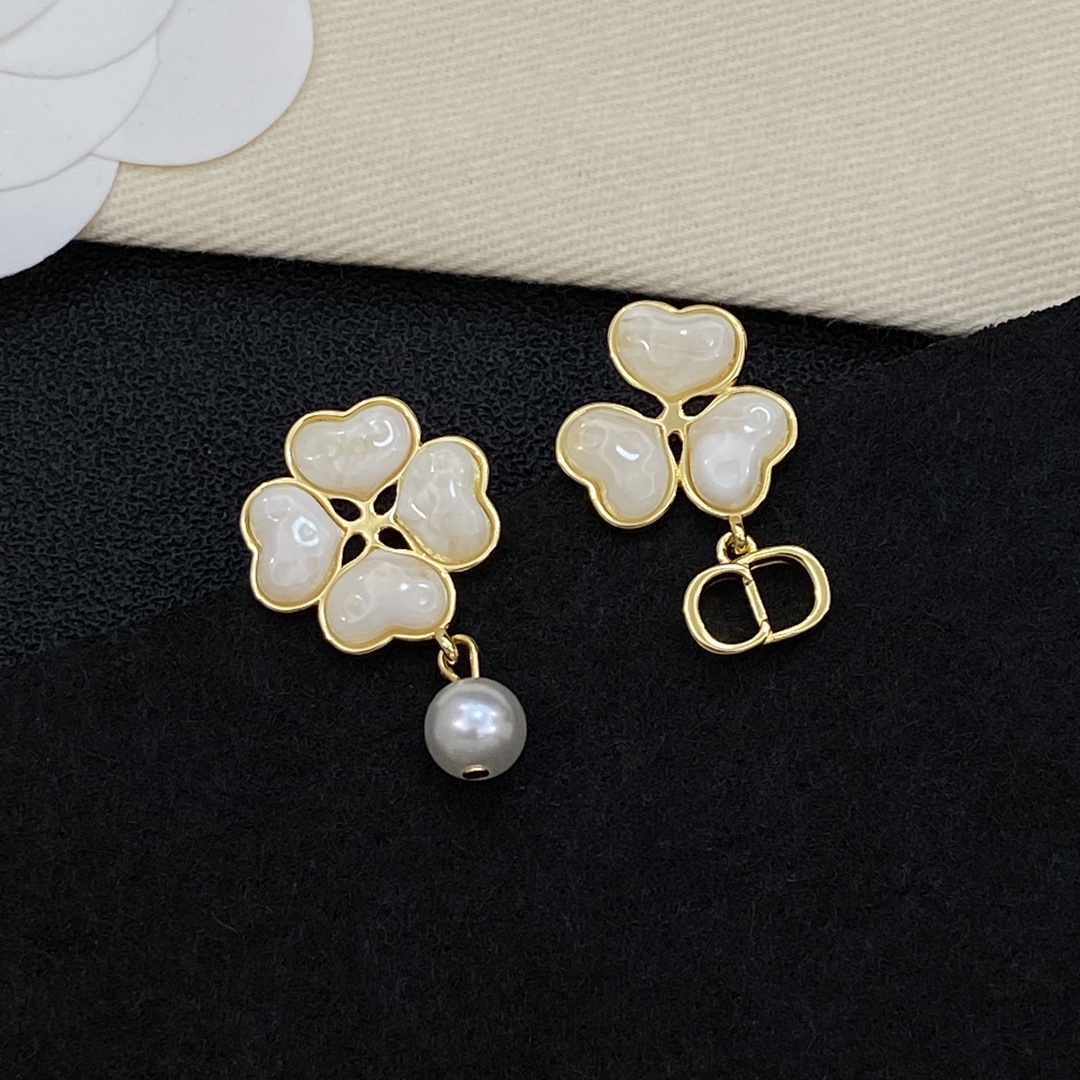 [TOP] Christian Dior Earrings - Gold