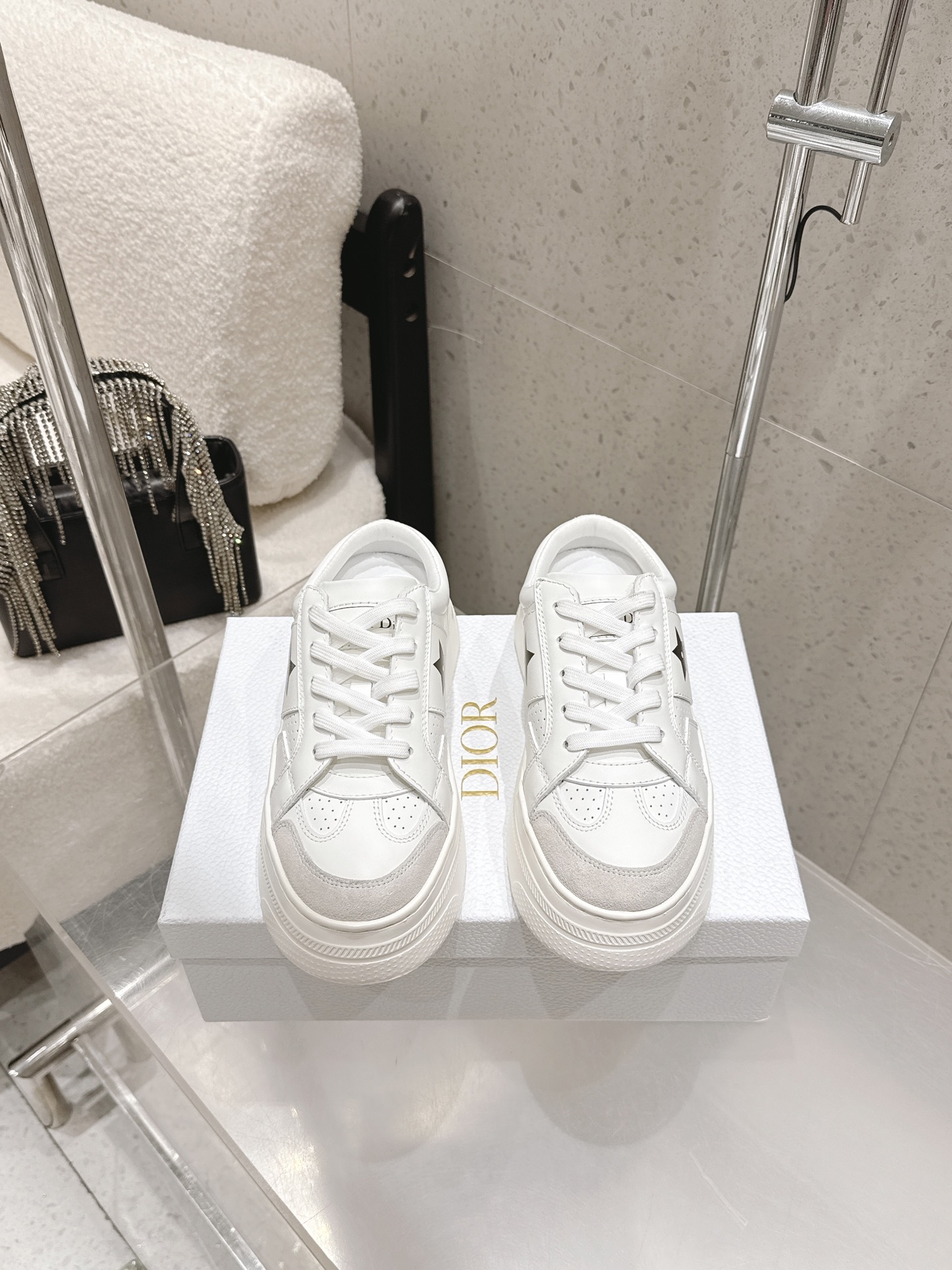 [TOP] Christian Dior Cowhide Casual Shoes - White - 711 Luxury