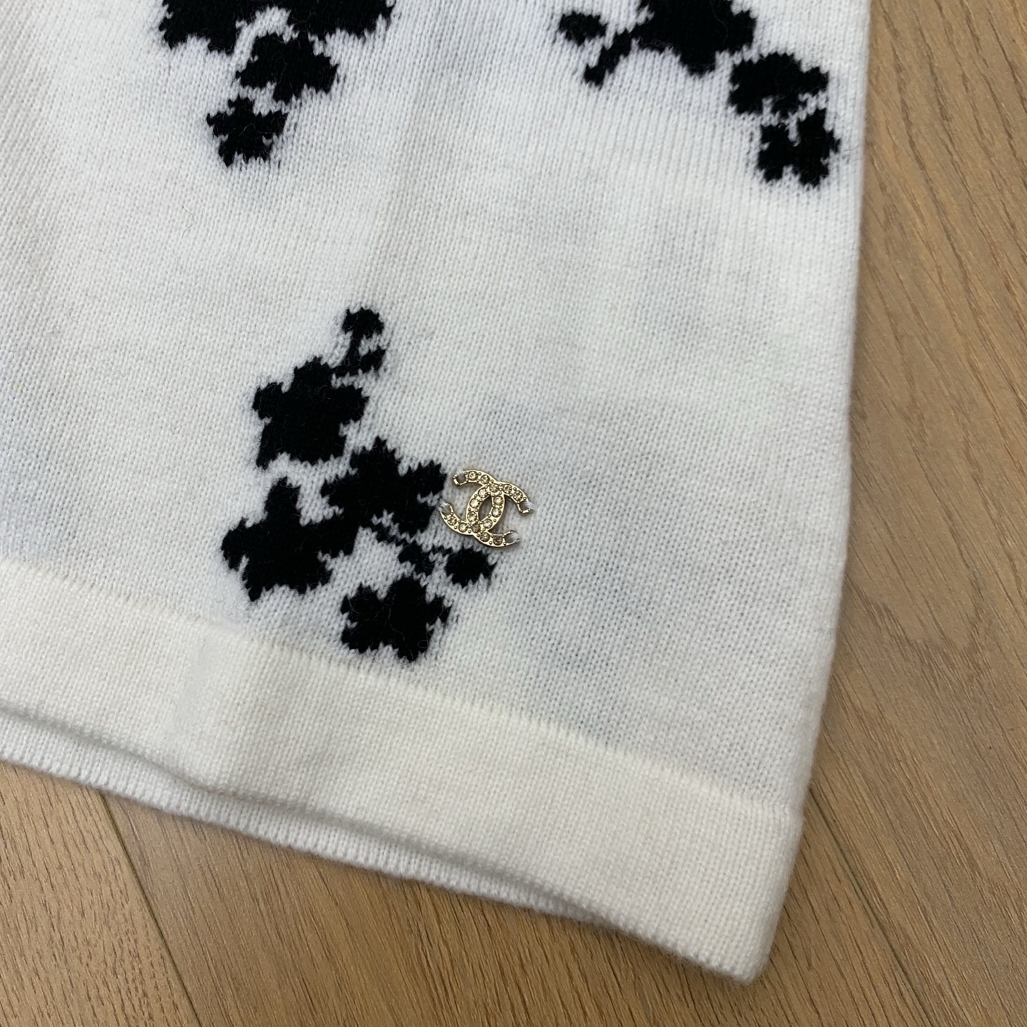 [TOP] CHANEL Knitted Vest - 2 Colors