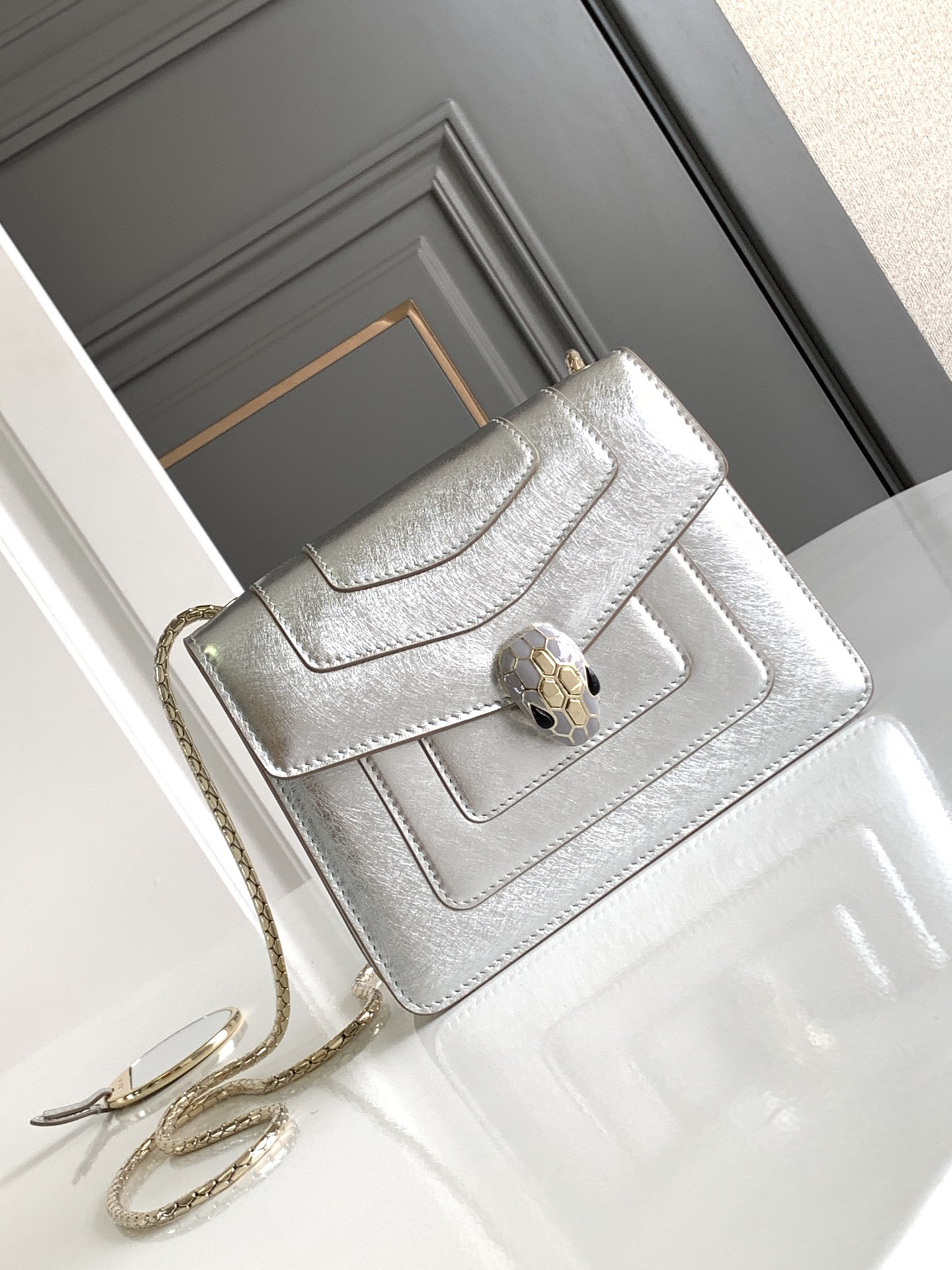 [TOP] BVLGARI Serpenti Forever Bag Calfskin 20x14x4.5cm - Gray - 711 Luxury
