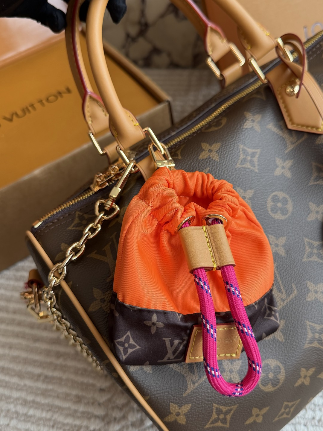 Louis Vuitton SPEEDY30 Canvas Leather Trim Handbag with Detachable Strap (Replica)