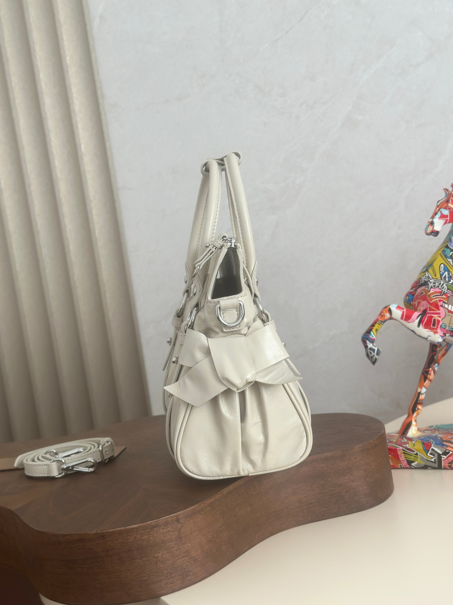 [TOP] Miu Miu Bow-tie Motorcycle Bag Wax Leather 27x14x23cm - White - 711 Luxury