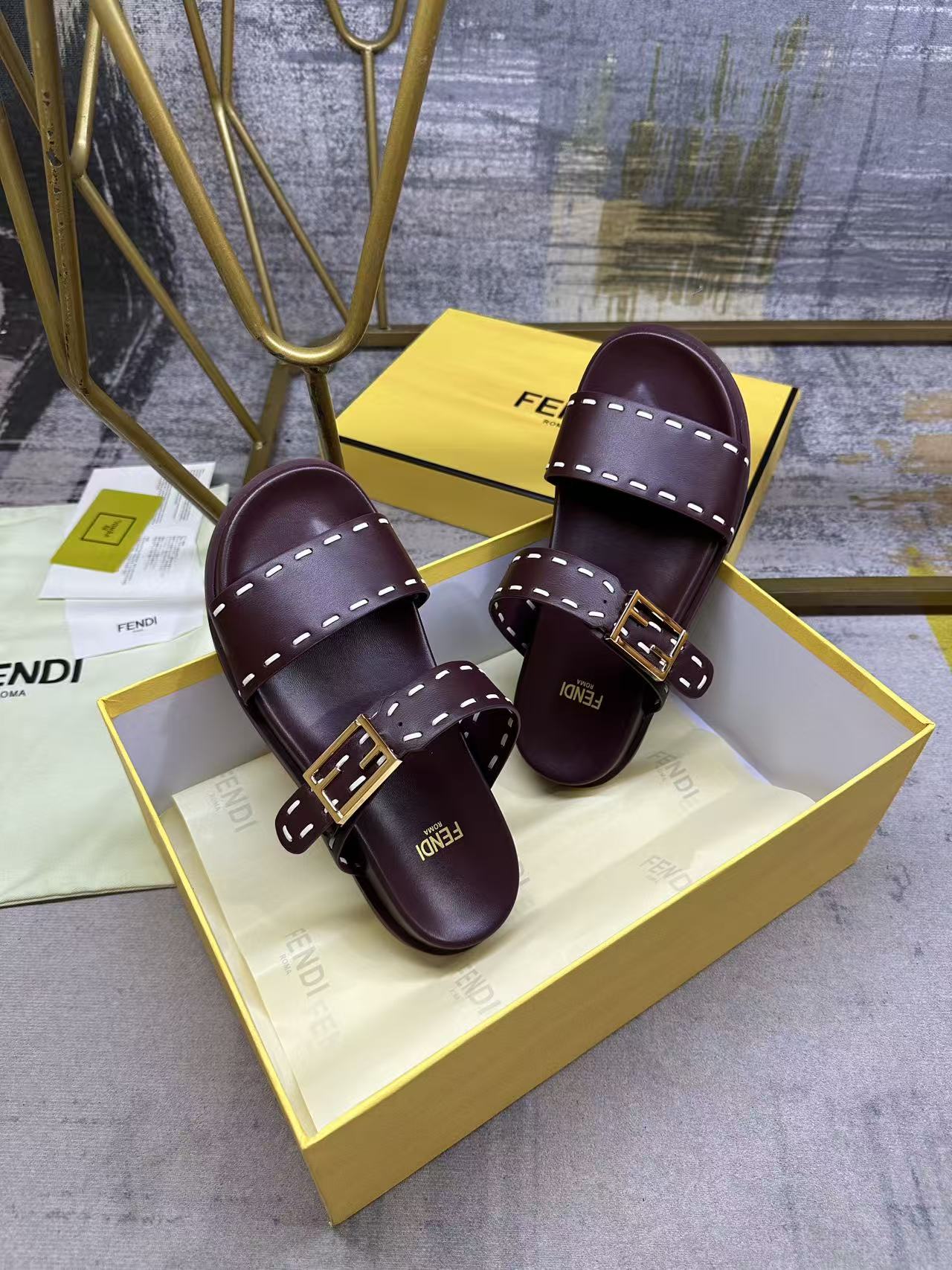 [TOP] FENDI Double-strap Flat Sandals - Claret