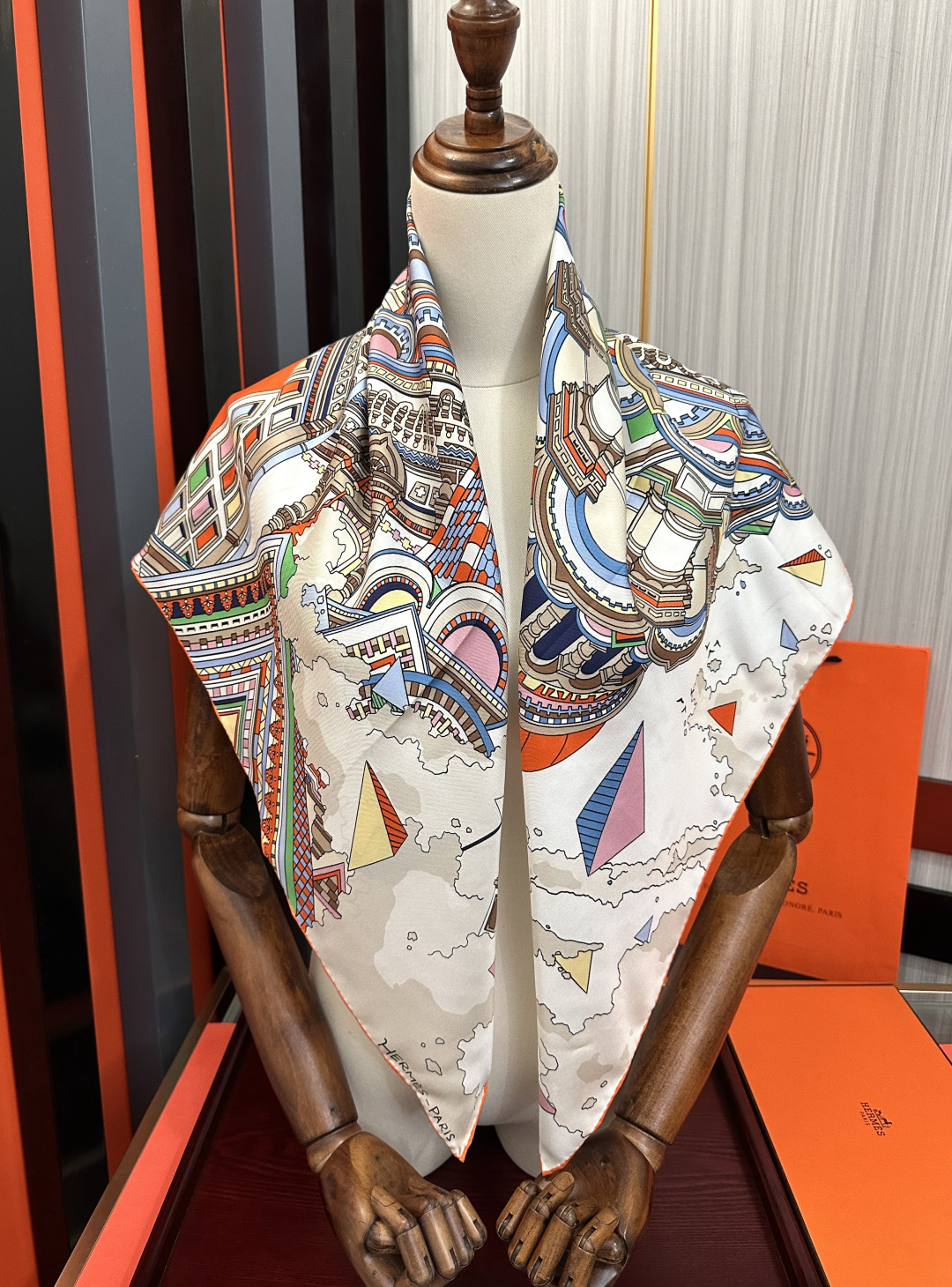[TOP] HERMES Scarf 90x90cm - Beige - 711 Luxury