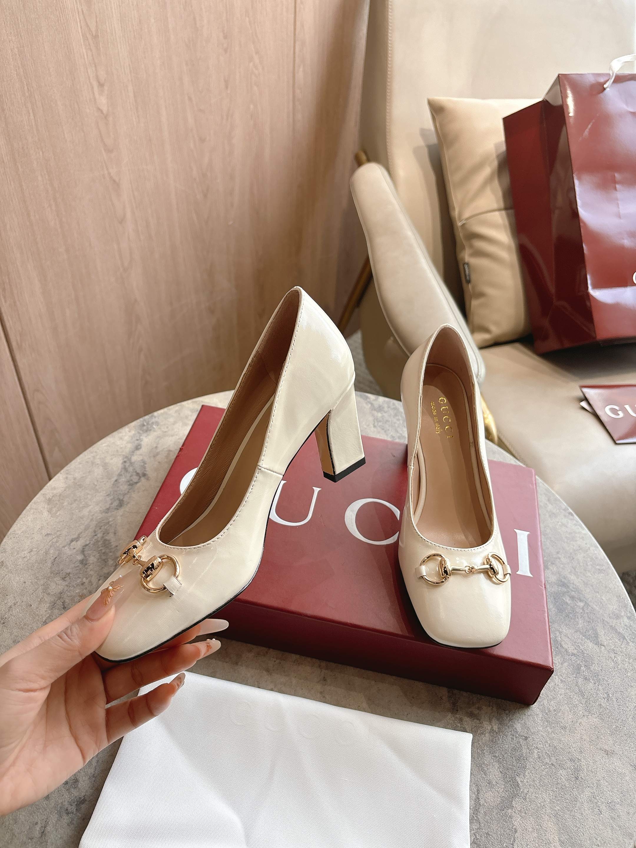 [TOP] GUCCI Shoes - White - 711 Luxury