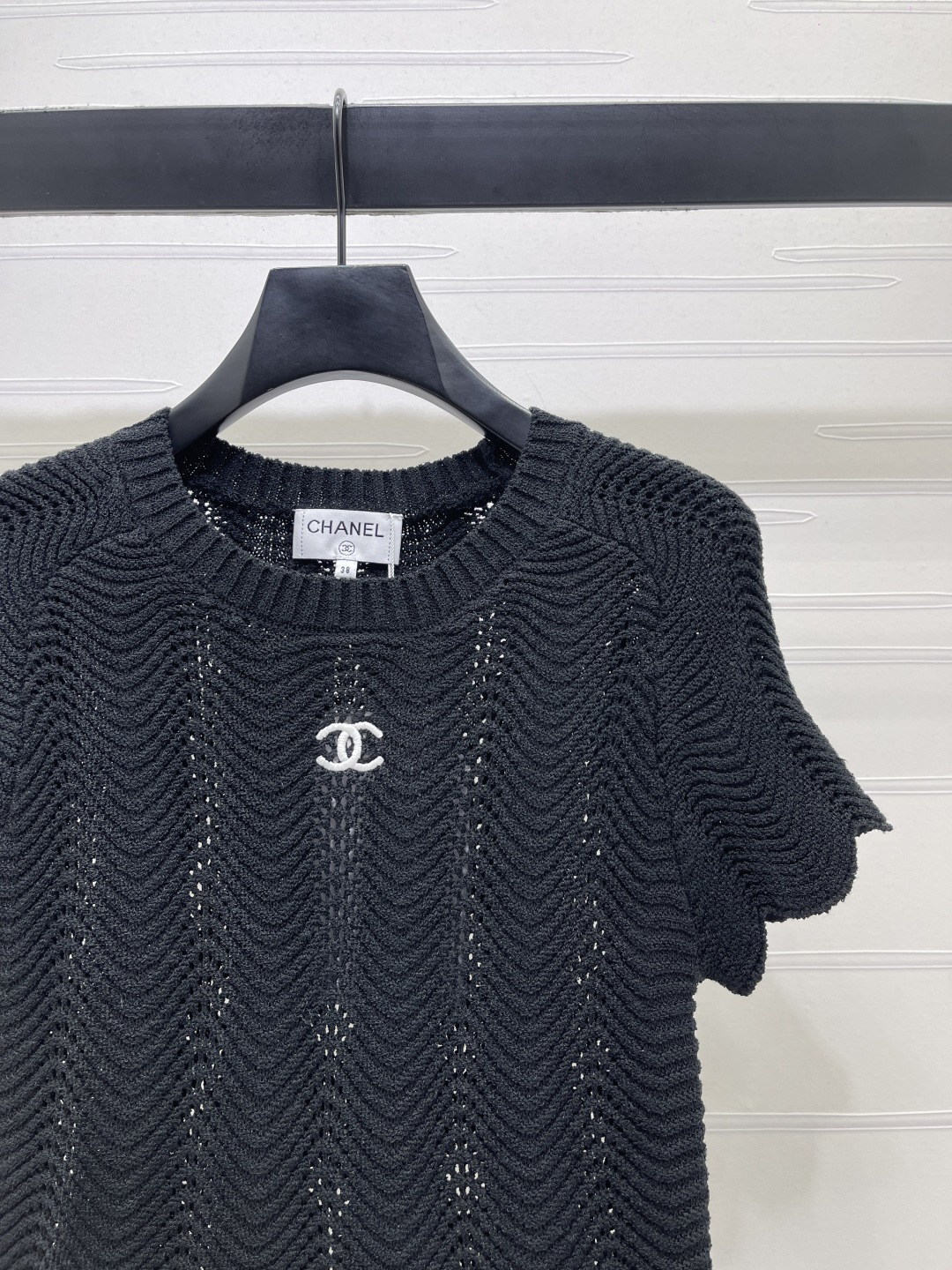 [TOP] CHANEL Wavy-patterned Crew Neck Knit Short -sleeve T-shirt  - Beige - 711 Luxury