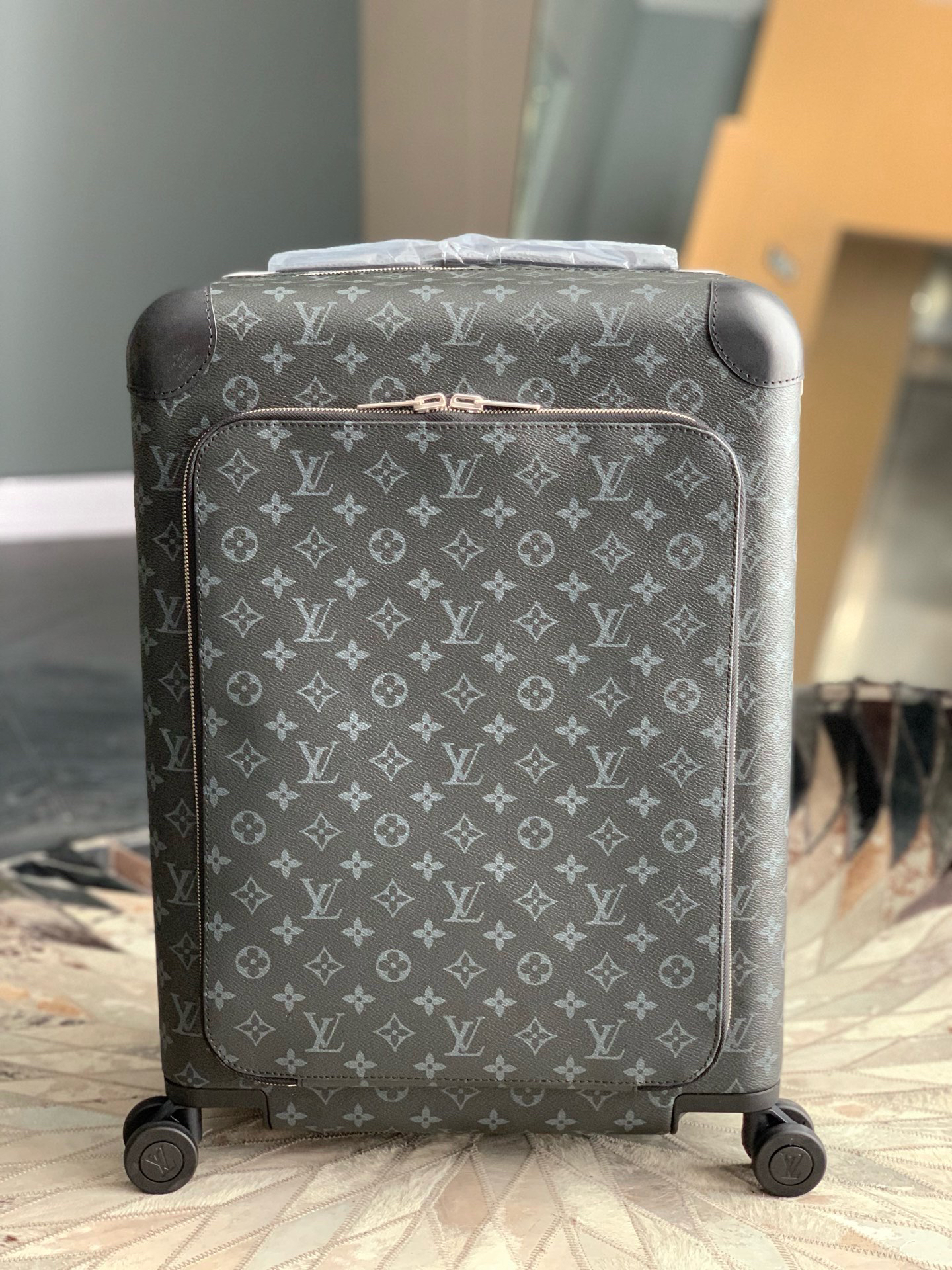 [TOP] Louis Vuitton LV Rolling Luggage Horizon 38.0 x 55.0 x 21.0 cm - Black - 711 Luxury