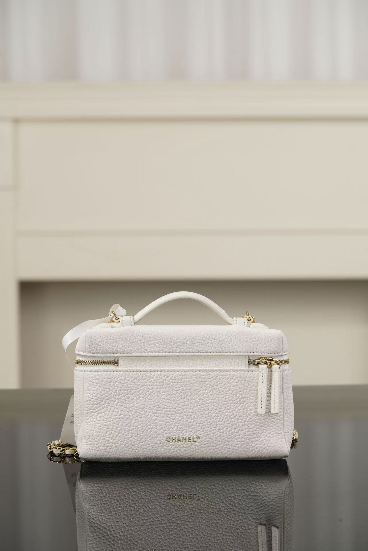 [TOP] CHANEL 26A Vanity Case Bag 19cm - White - 711 Luxury