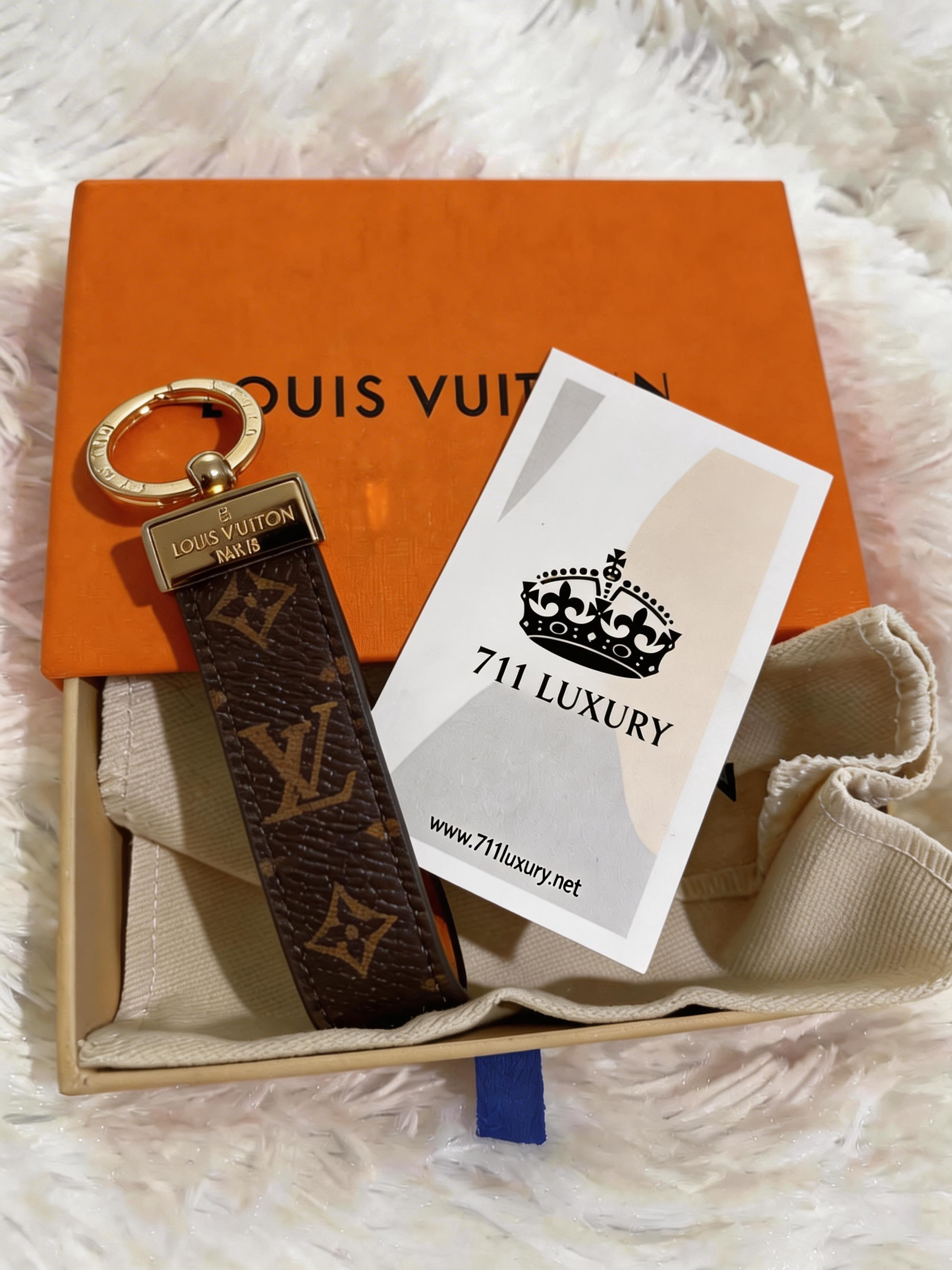 [TOP] Louis Vuitton LV £V Dragonne Key Holder