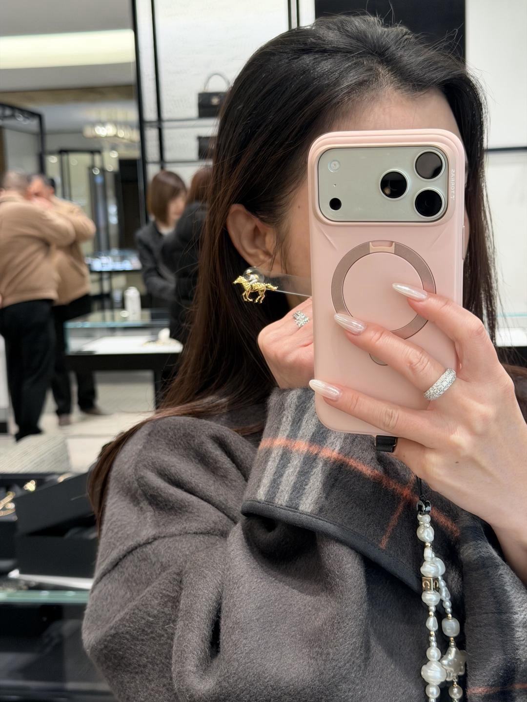 [TOP] CHANEL Earrings - Gold