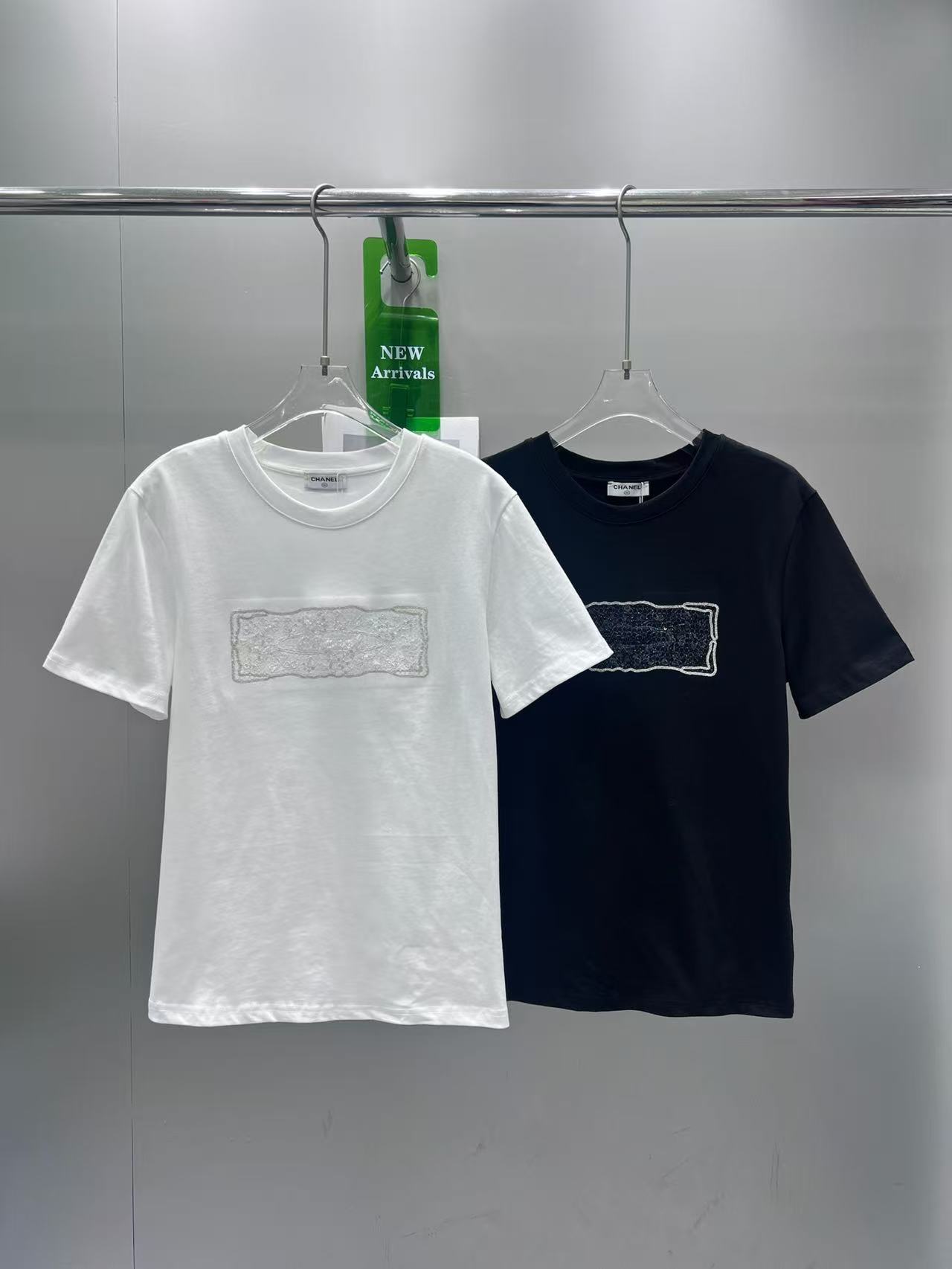 [TOP] CHANEL Women's T-shirt - 2 Colors