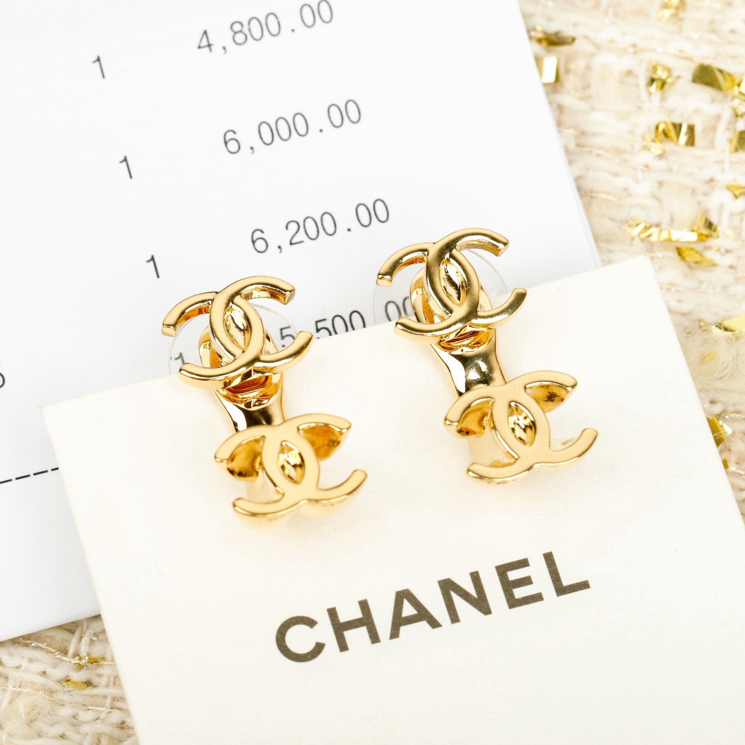 [TOP] CHANEL Earrings - Gold