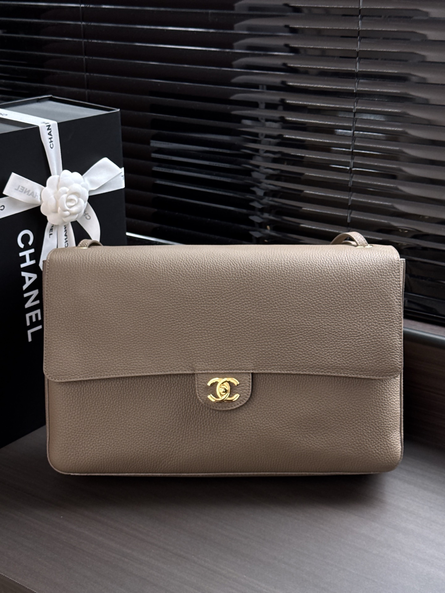 [TOP] CHANEL Flap Bag Calfskin 26x38x11cm - Grey&GHW/SHW - 711 Luxury