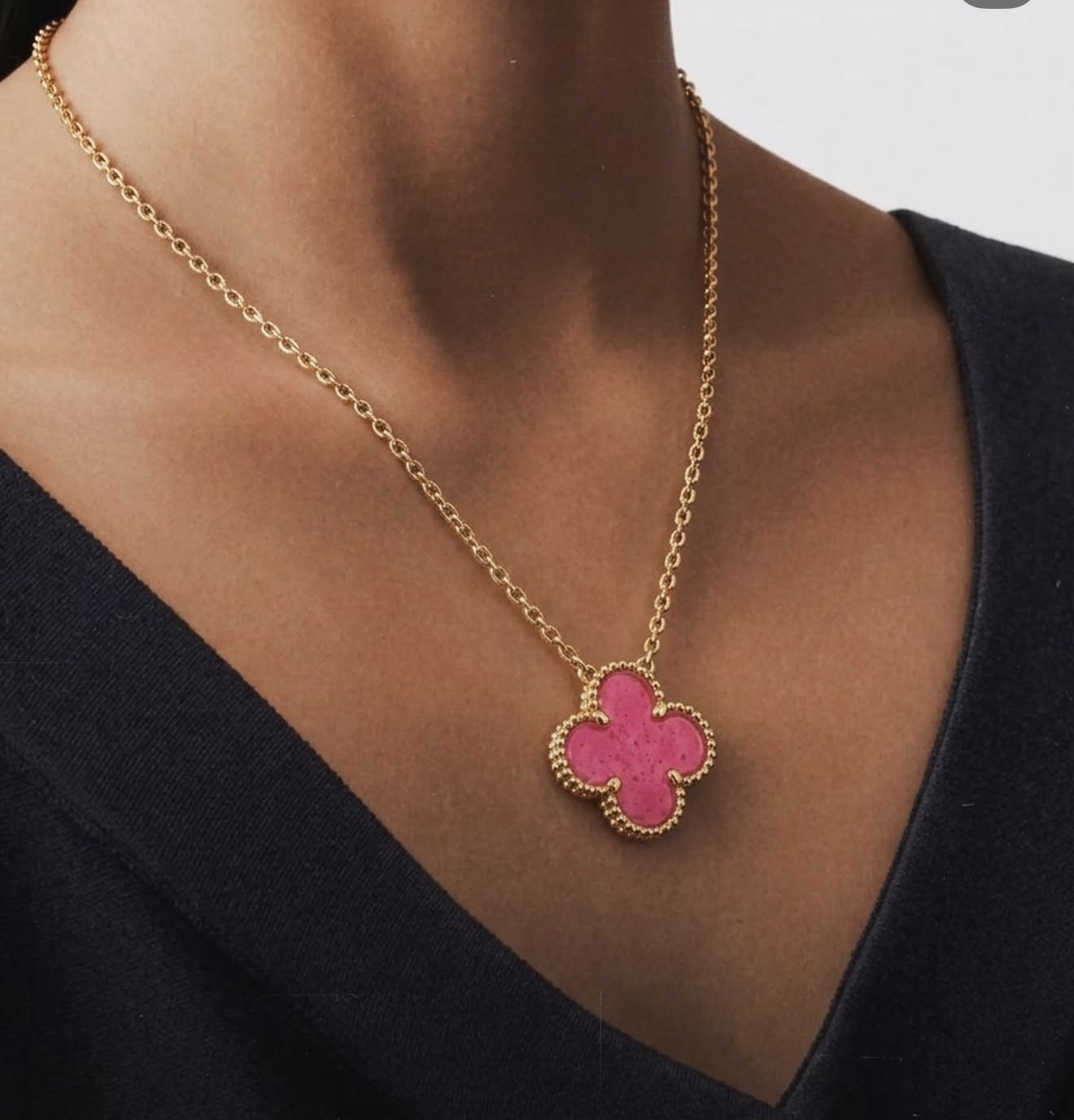 Designer Jewelry Van Cleef&Arpels Fans Four-leaf Clover Necklace #395210 View 2 | Nigo Office