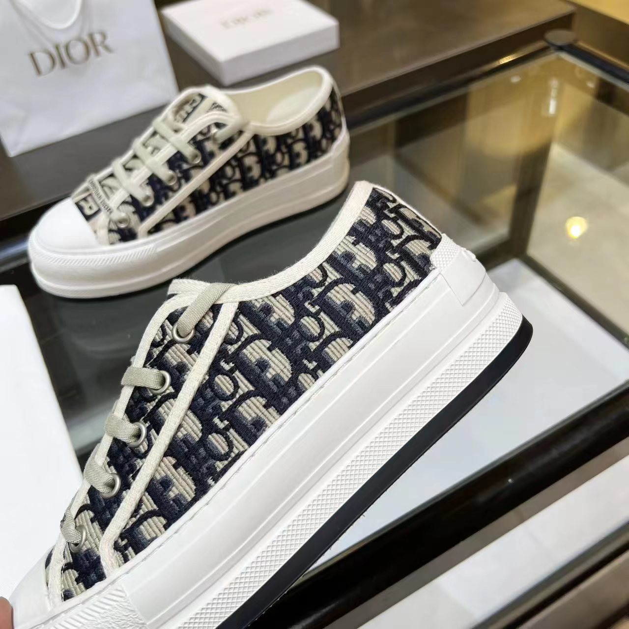 [TOP] Christian Dior Casual Shoes - White and Navy Blue - 711 Luxury