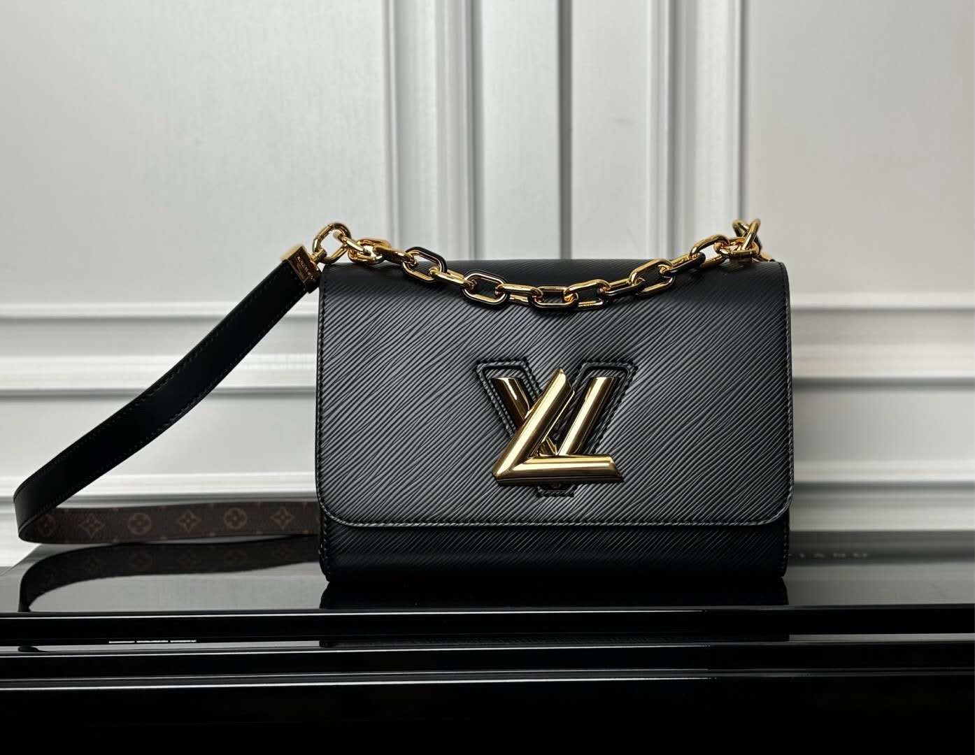 [TOP] Louis Vuitton LV Twist MM Bag 23 x 17 x 9.5 cm - Black - 711 Luxury