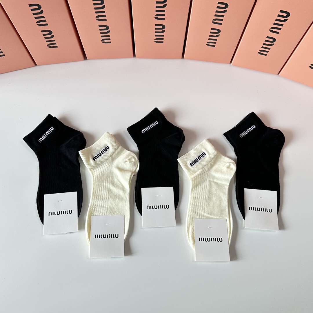 [TOP] Miu Miu Socks - 5 Pieces as a Set - 711 Luxury