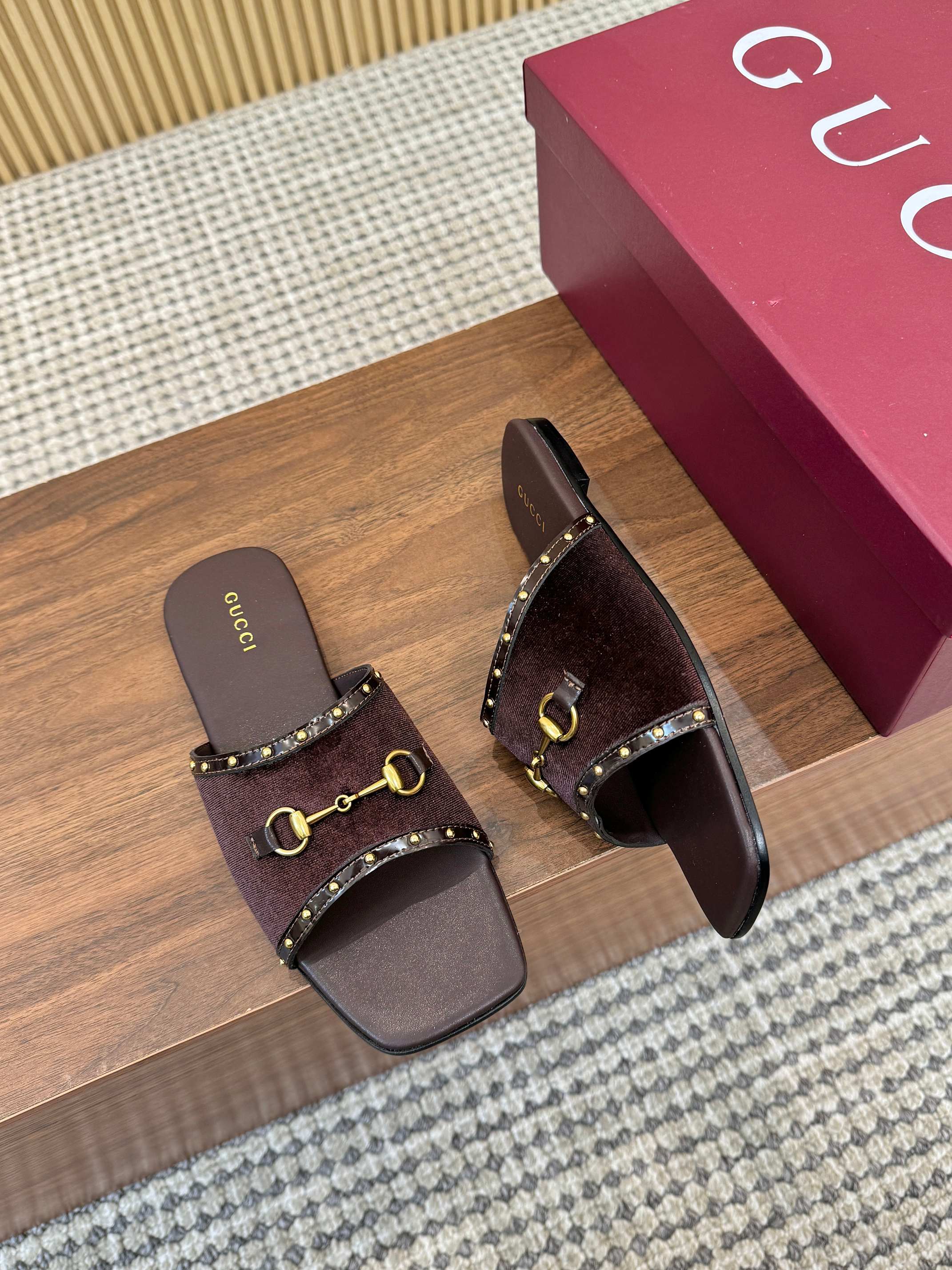 [TOP] GUCCI Slippers - Chocolate - 711 Luxury