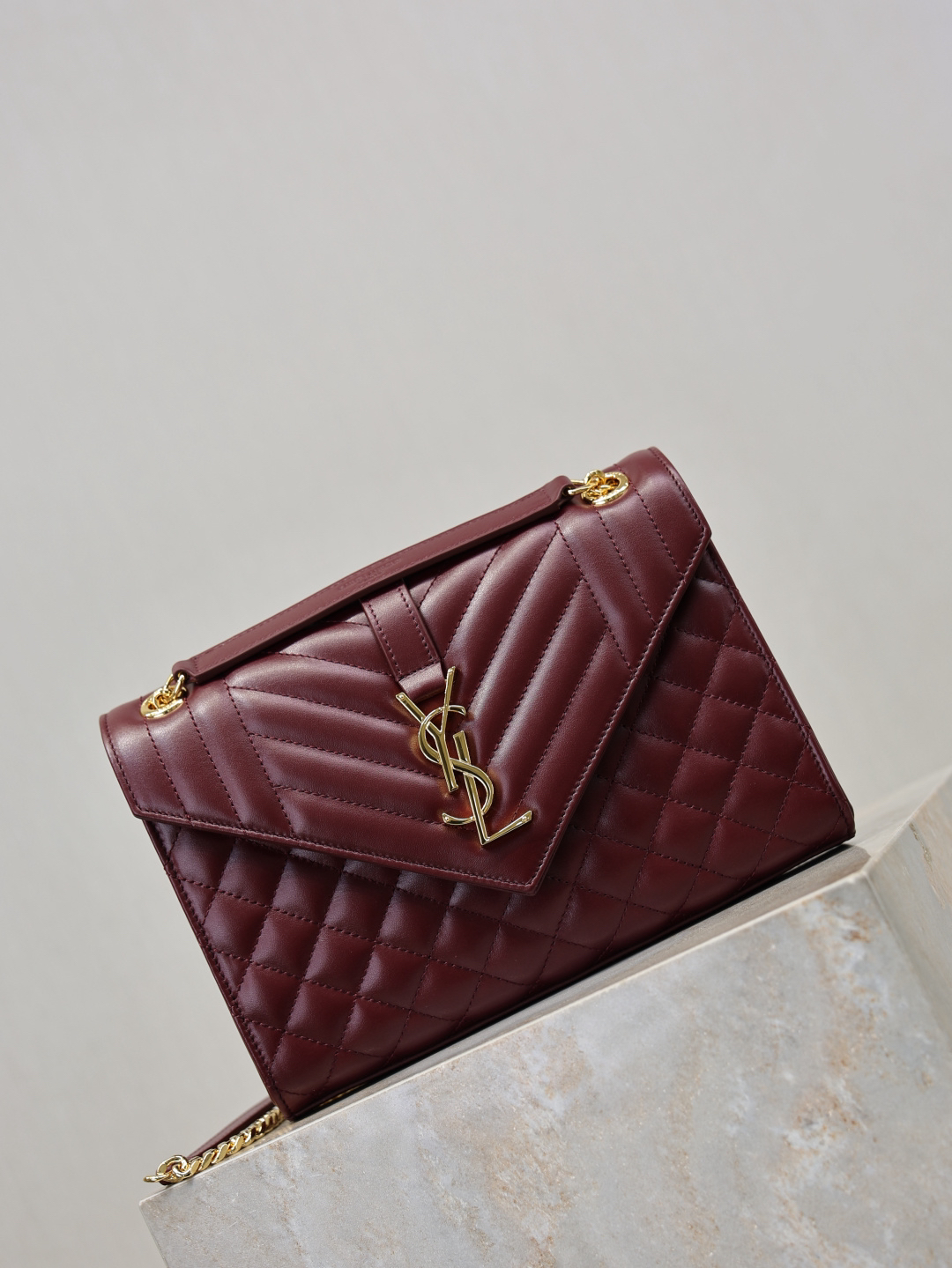 [TOP] Yves Saint Laurent YSL Envelope Bag Cowhide 24x17.5x6cm - Red & GHW - 711 Luxury