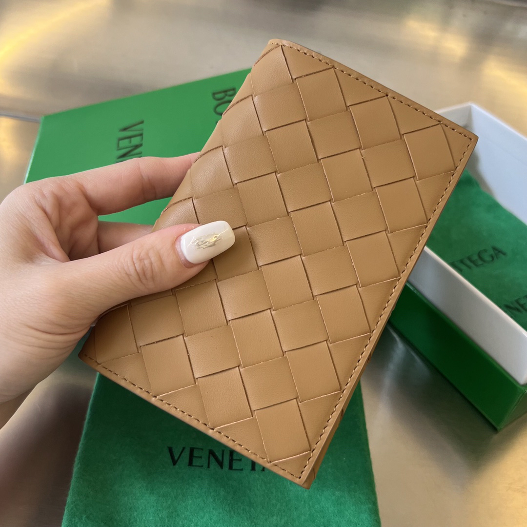 [TOP] Bottega Veneta BV Folding Slim Passport Holder 13.3x9.5 cm - Brown - 711 Luxury