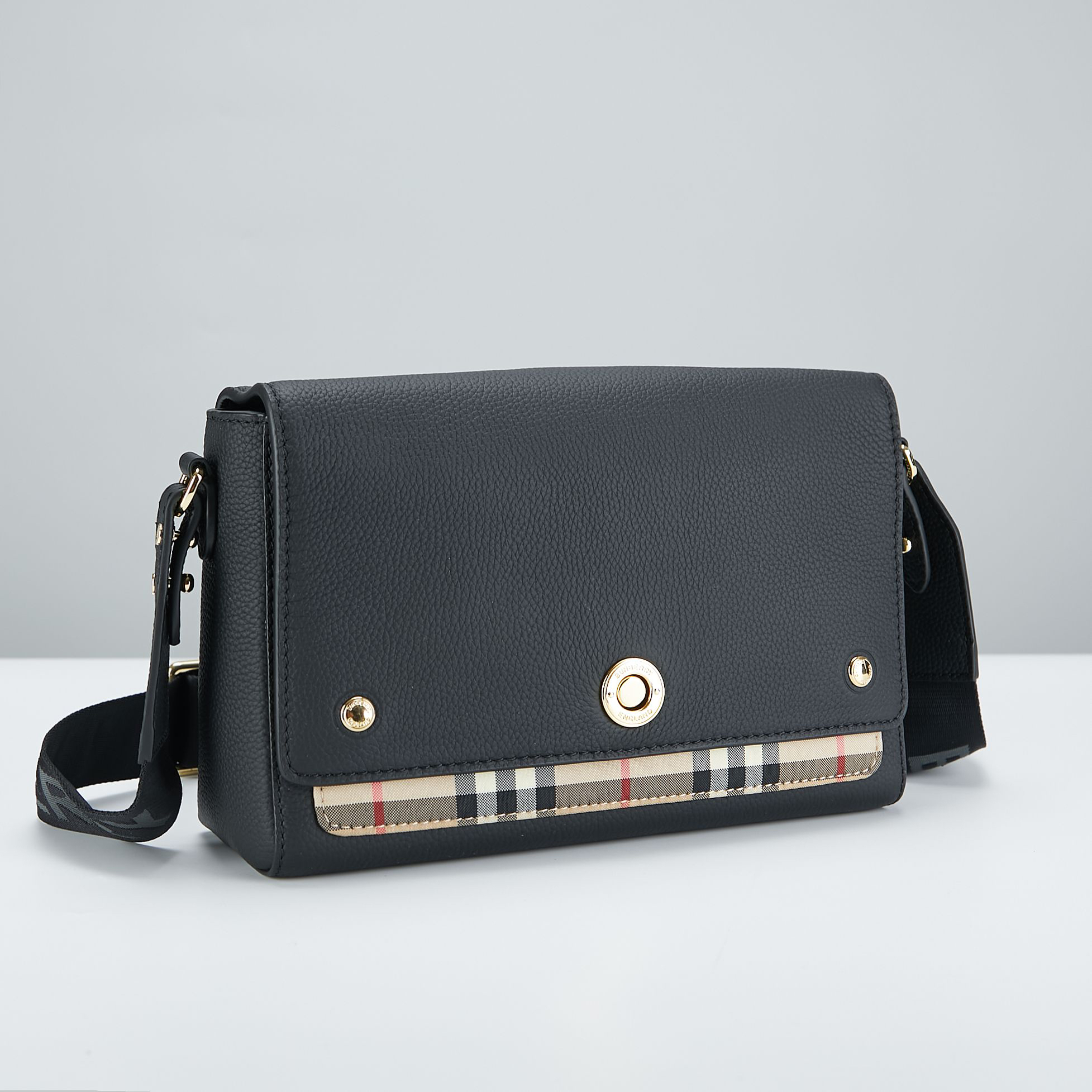 [TOP] BURBERRY Note Crossbody Bag 25 x 8.5 x 18cm - Black - 711 Luxury