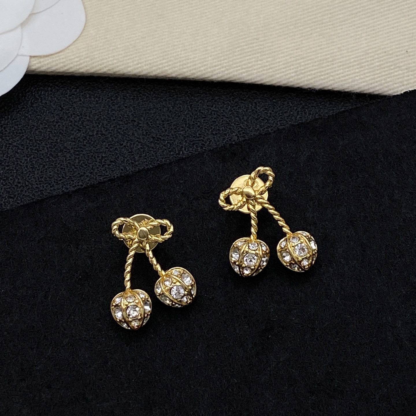 [TOP] VALENTINO Earrings - Gold - 711 Luxury