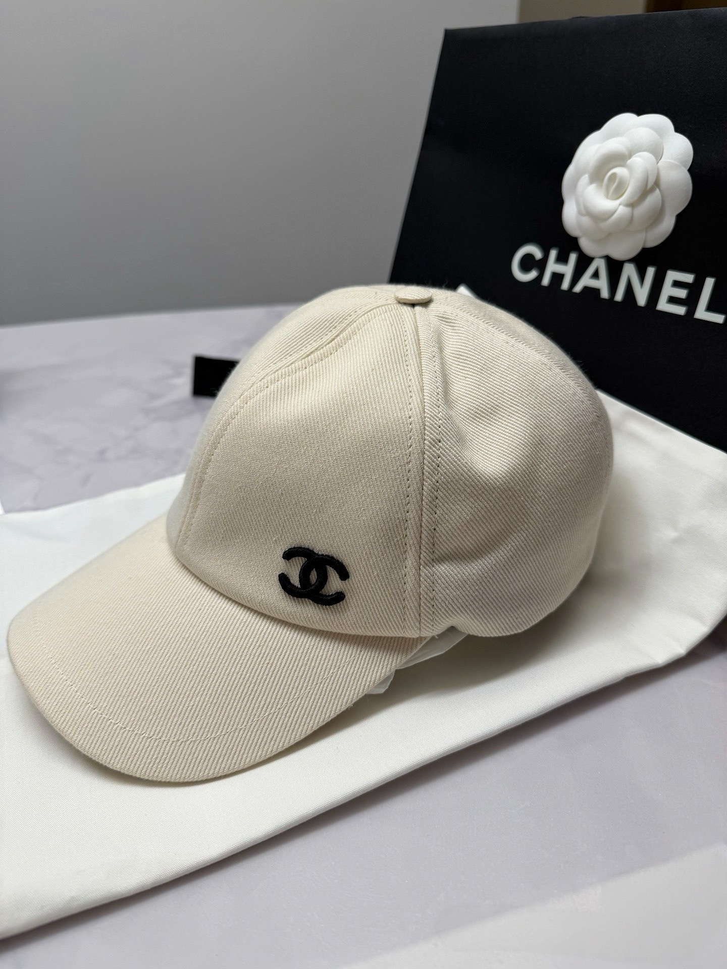 Chanel black Hat CHANEL Cap Cotton ecru & black #389148 View 2 | Nigo Office