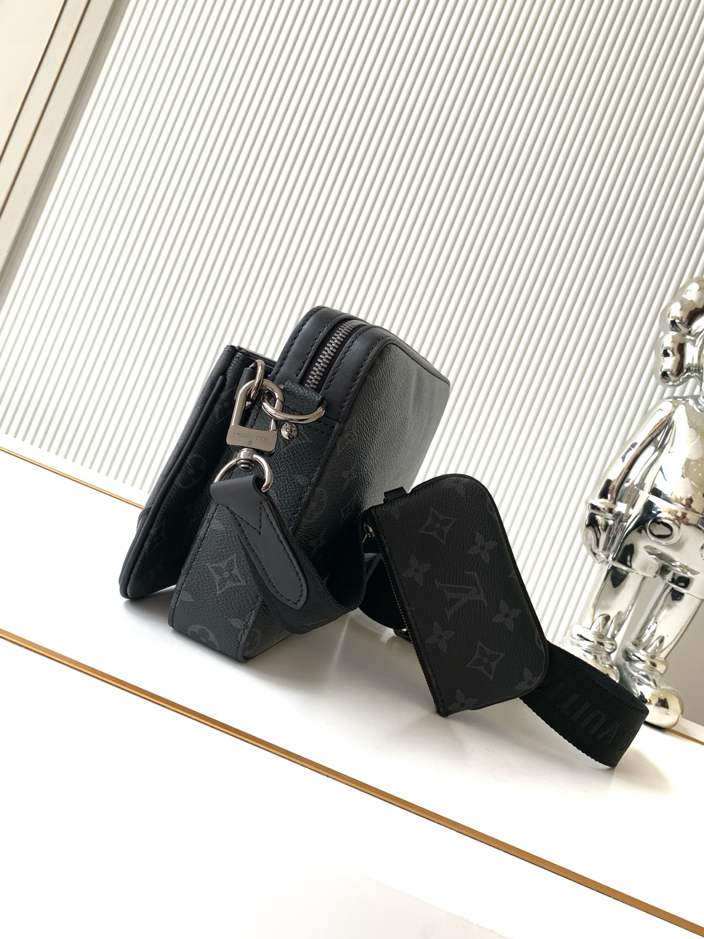 [TOP] Louis Vuitton LV Messenger  Bag 25 x 18.5 x 7CM - Black - 711 Luxury