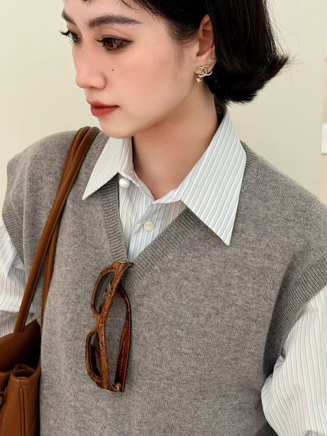 [TOP] CHANEL Earrings - Gold