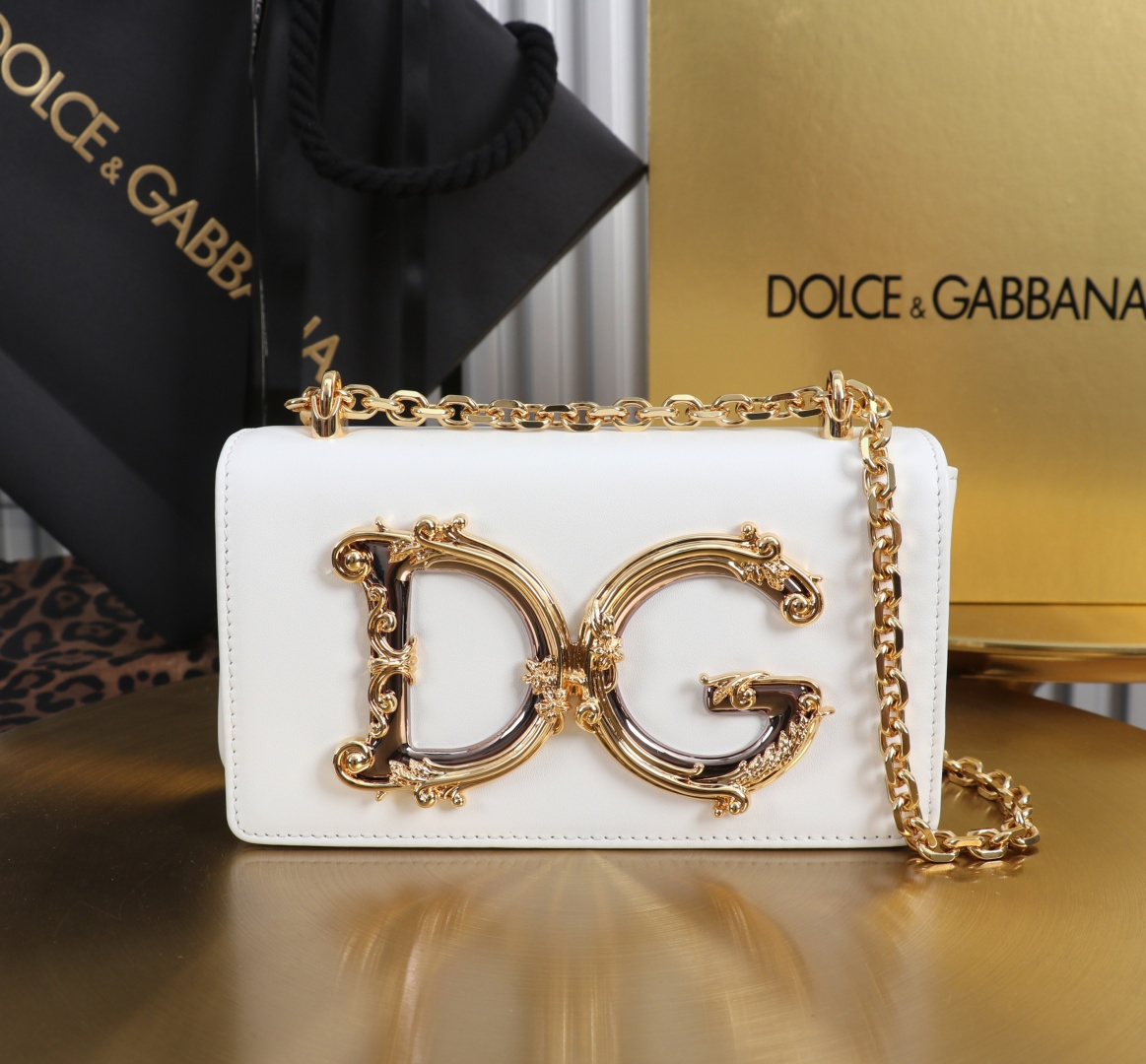 [TOP] Dolce & Gabbana D&G Girls Bag  Cowhide 18x10x5cm - White - 711 Luxury