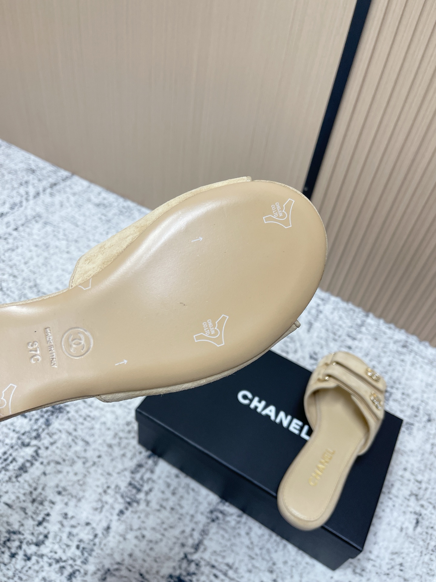 [TOP] CHANEL  Sandals - Khaki