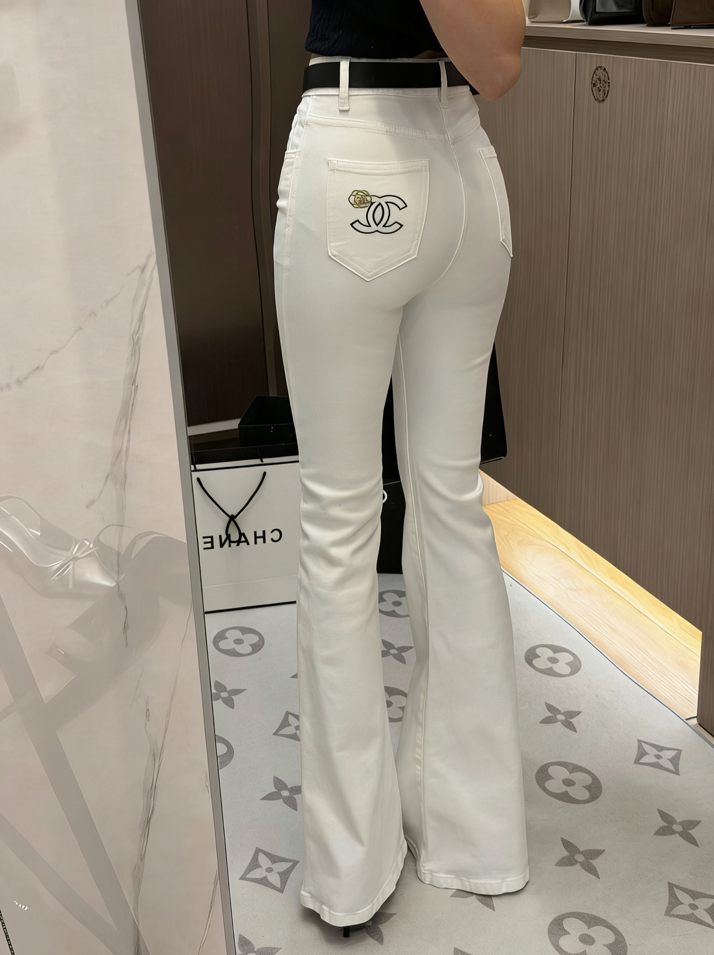 [TOP] CHANEL Pants - White
