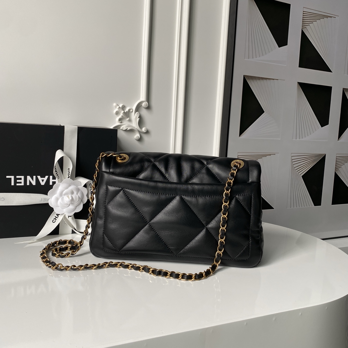 [TOP] CHANEL Handbag Lambskin 24×35×10cm - Black