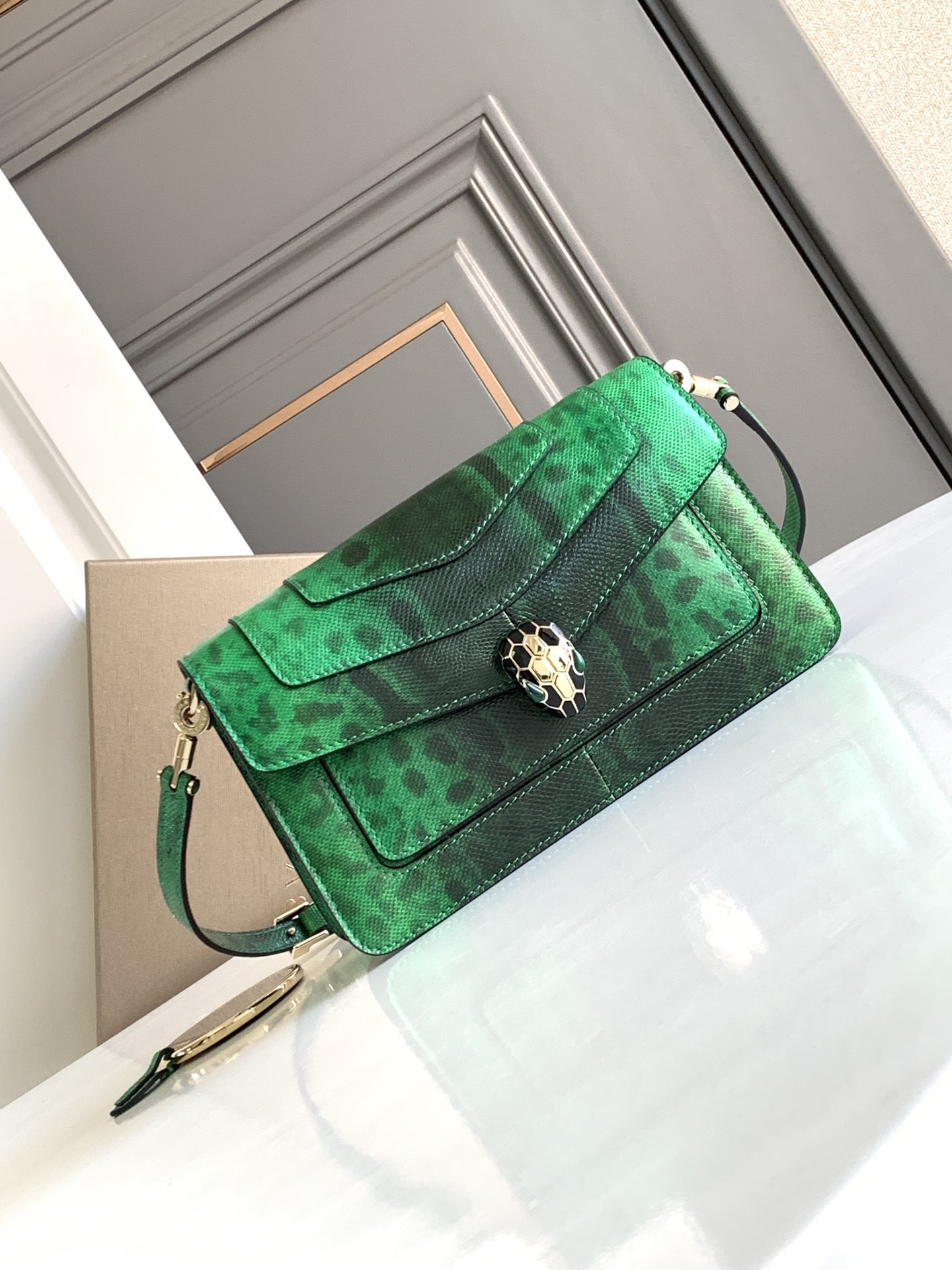 [TOP] BVLGARI Serpenti Forever Bag Water Snake Skin 22x15x4.5cm - Green - 711 Luxury