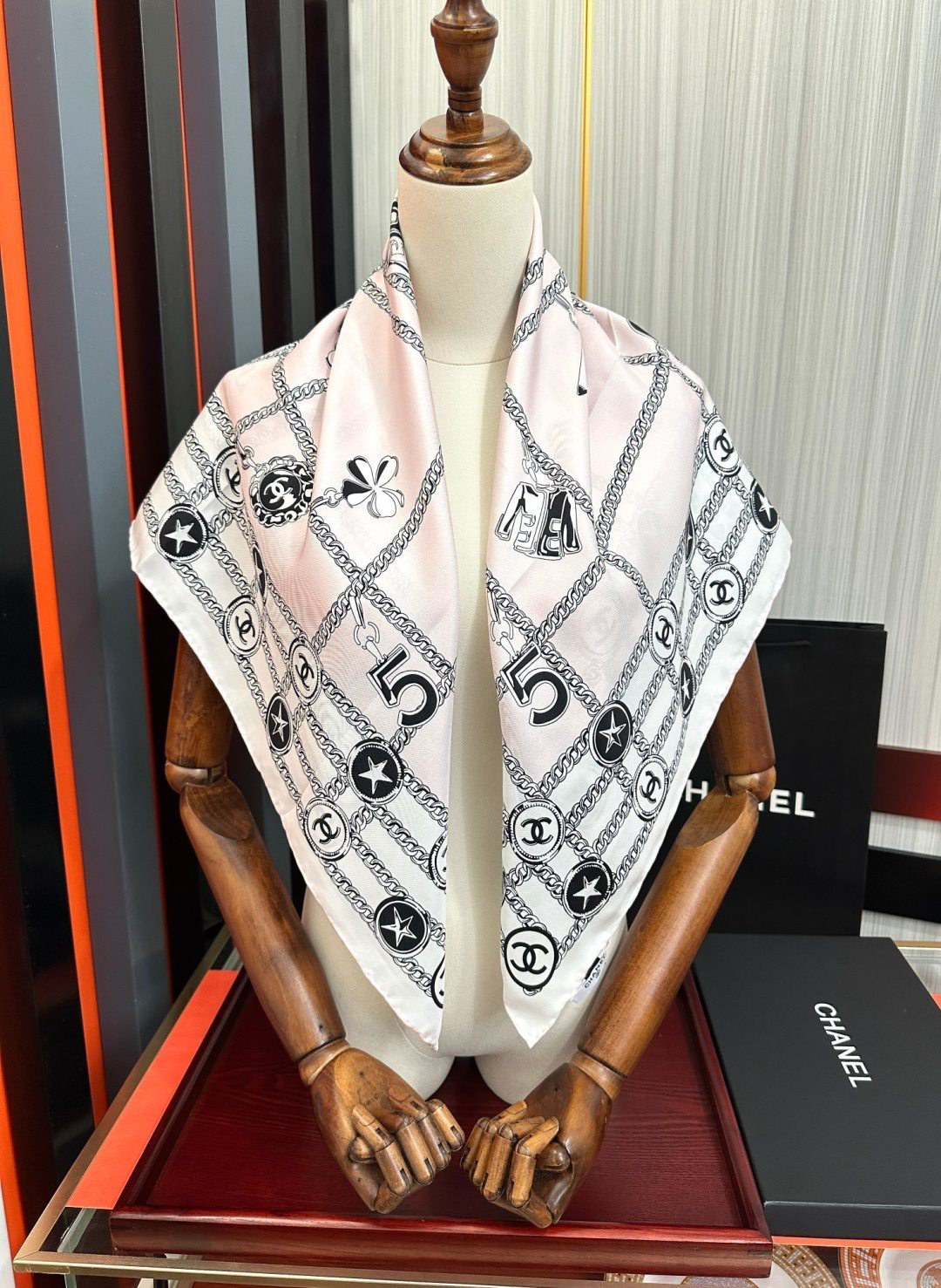 [TOP] CHANEL Scarf 90x90 cm - White - 711 Luxury