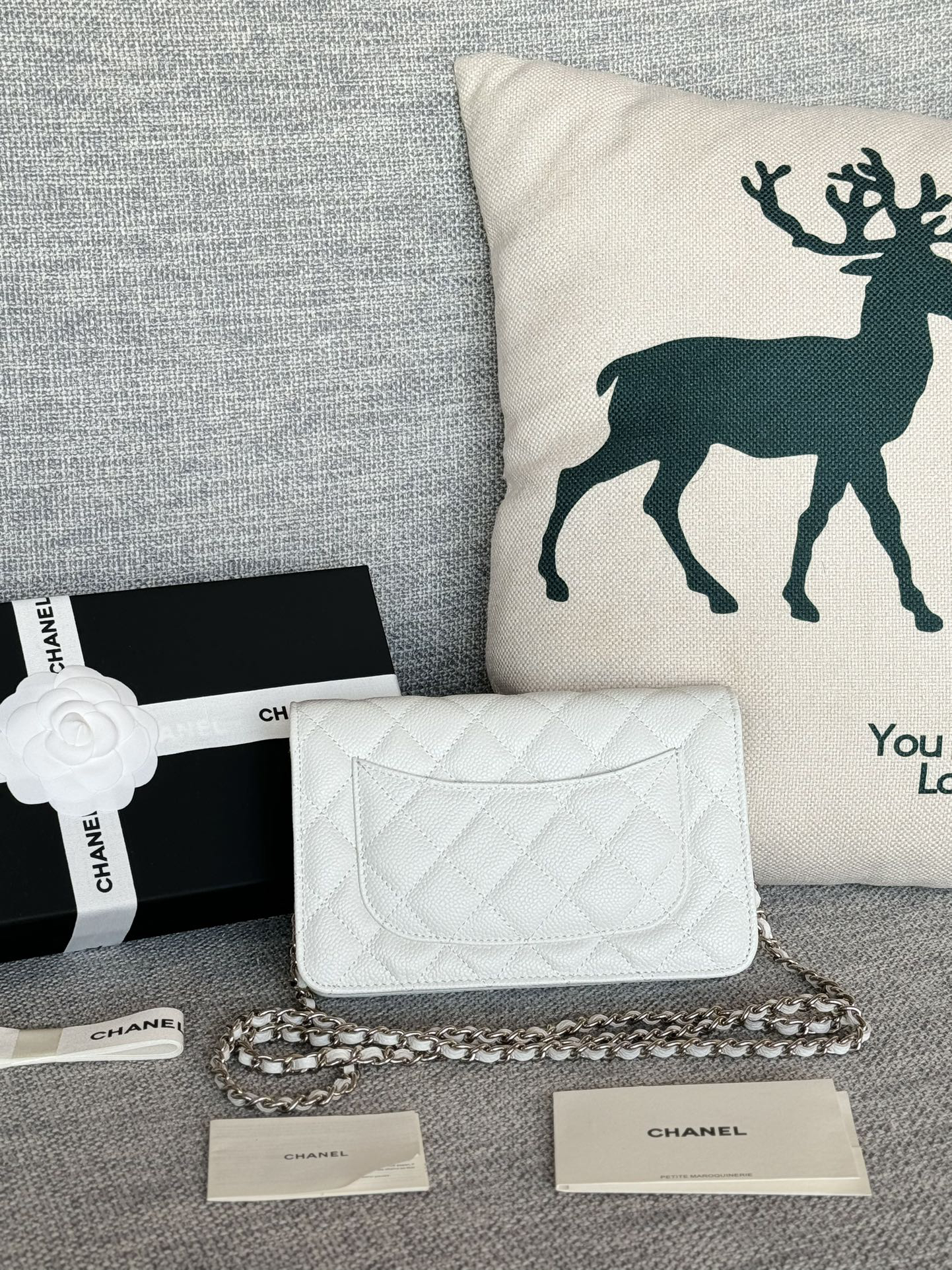 [TOP] CHANEL Woc Bag Cowhide 19x12x3cm - White & SHW - 711 Luxury