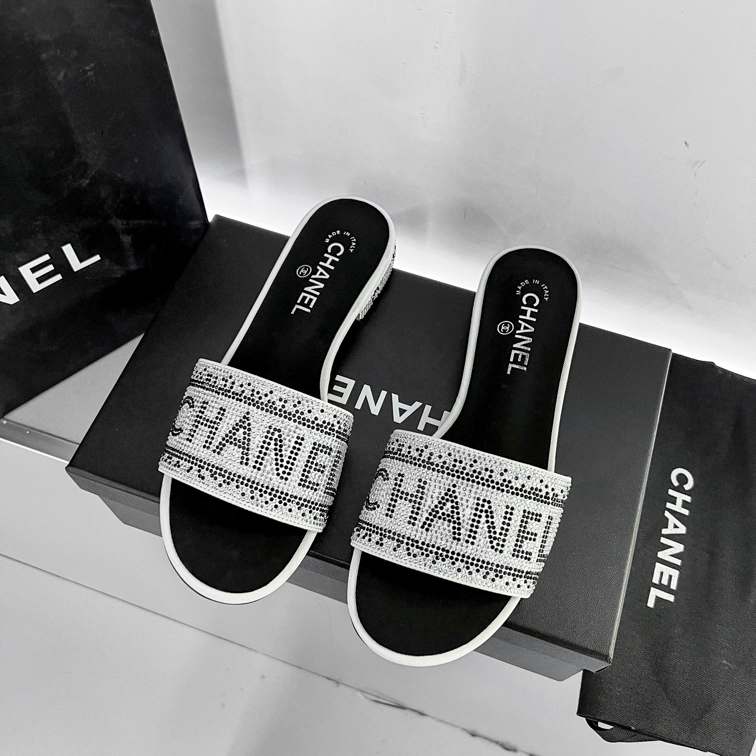 [TOP] CHANEL  Sandal - Black