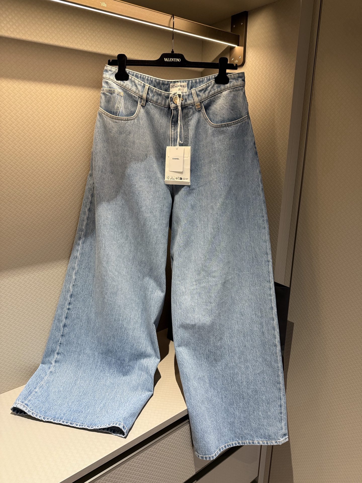 Chanel blue Clothing CHANEL Jeans Denim Blue #386430 View 2 | Nigo Office