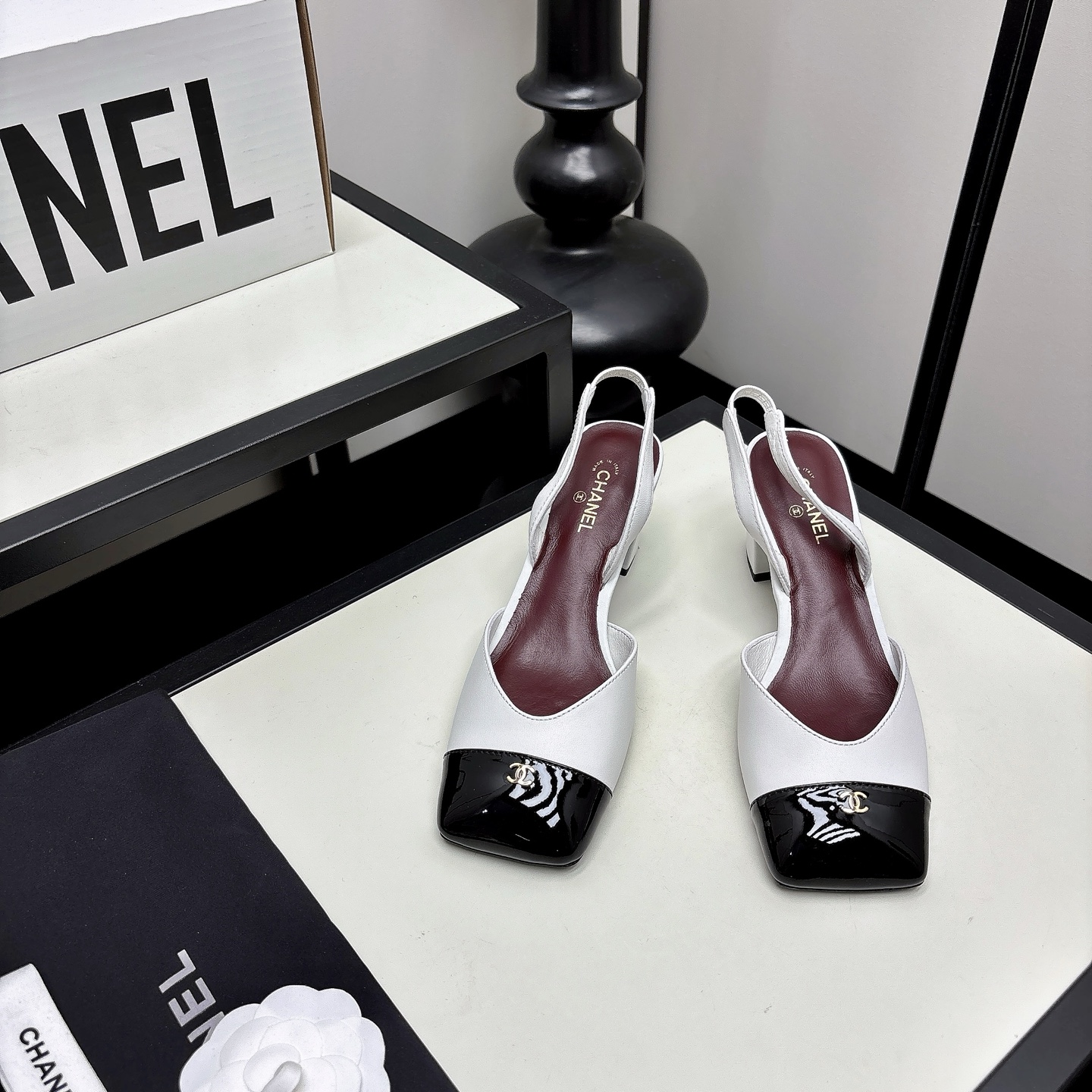 [TOP] CHANEL Mules - White - 711 Luxury
