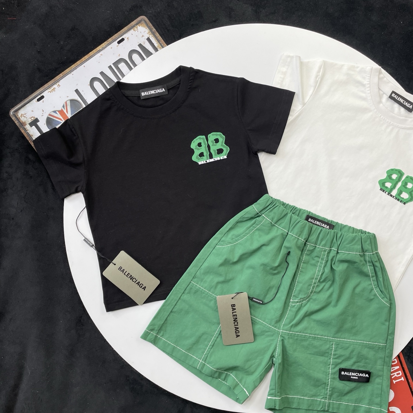 Balenciaga Unisex Kids White Black Green BB Logo Short Sleeve T-Shirt & Green Contrast Stitch Cargo Shorts 2 Piece Set Boys Girls Sizes 90-150