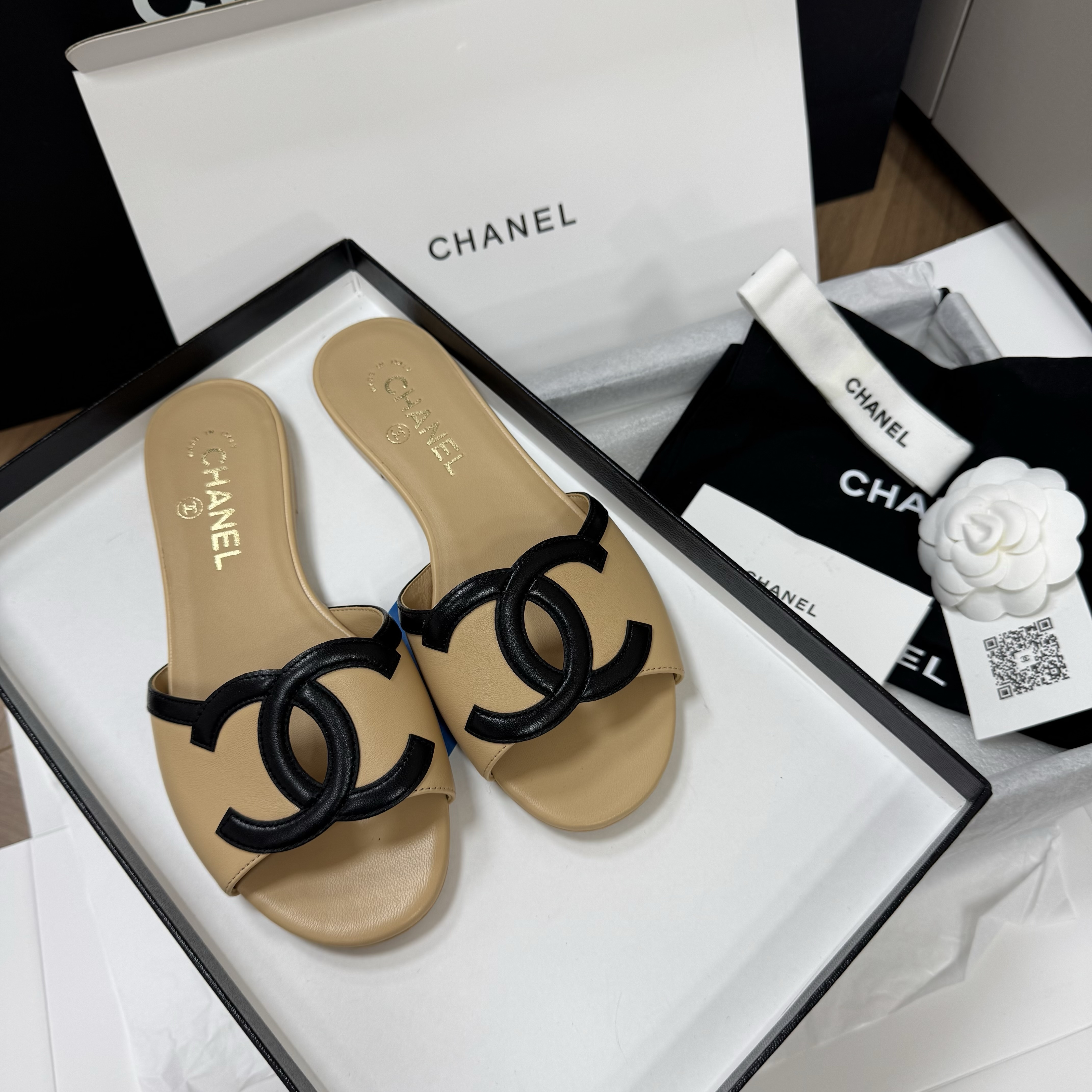 Chanel black Shoes CHANEL Mules Lambskin beige & black #389720 View 2 | Nigo Office