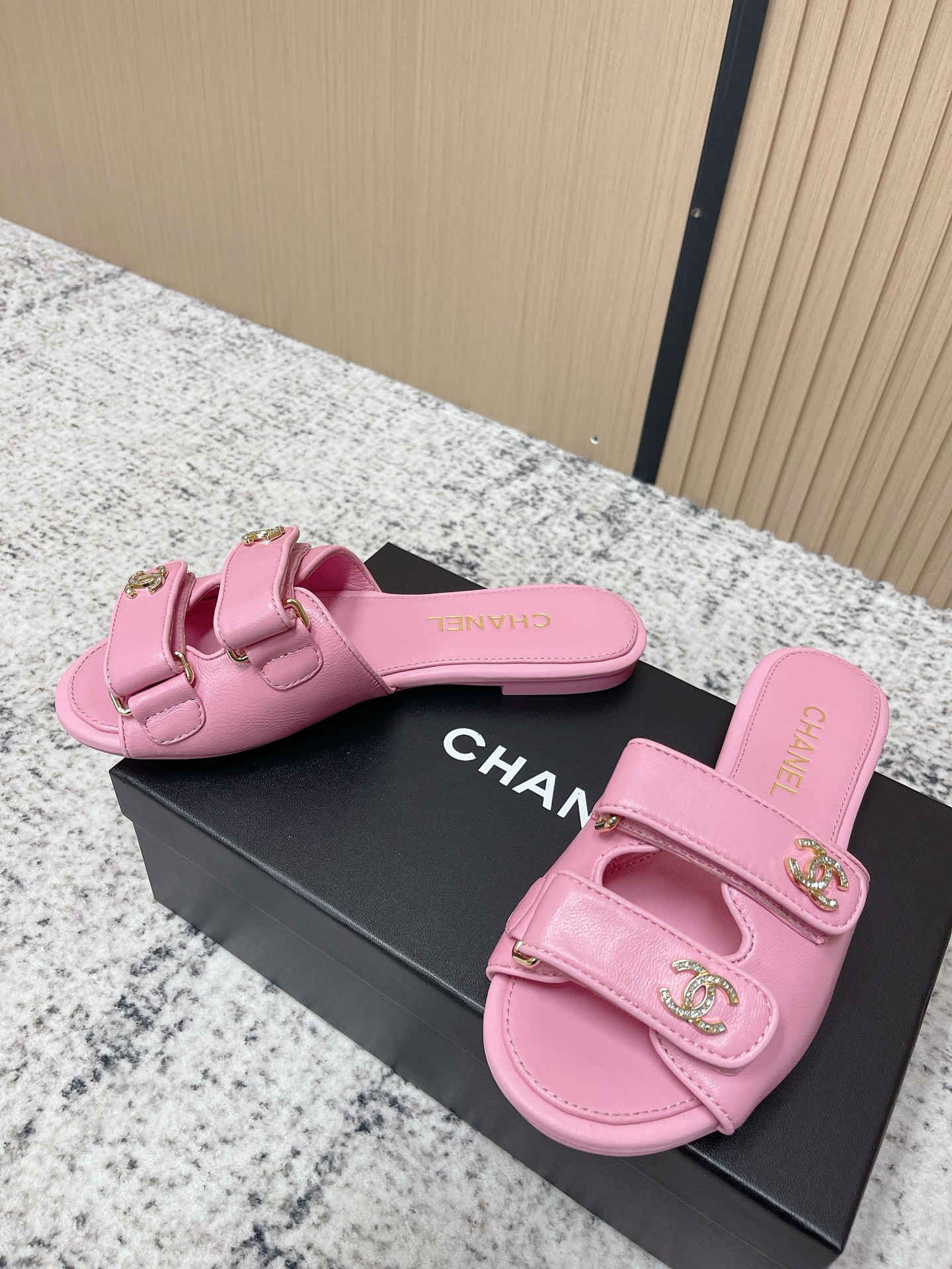 [TOP] CHANEL  Sandals - Pink
