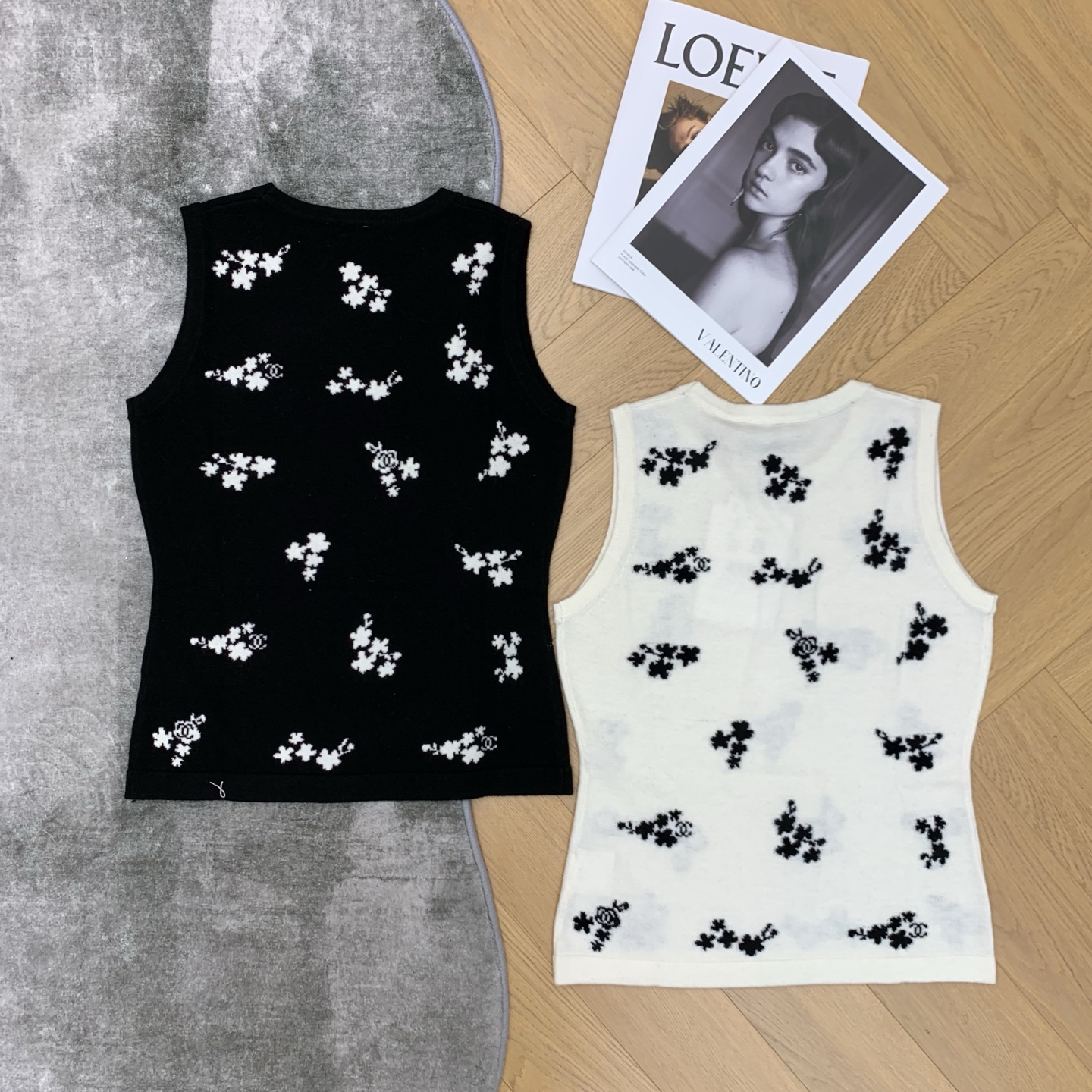 [TOP] CHANEL Knitted Vest - 2 Colors