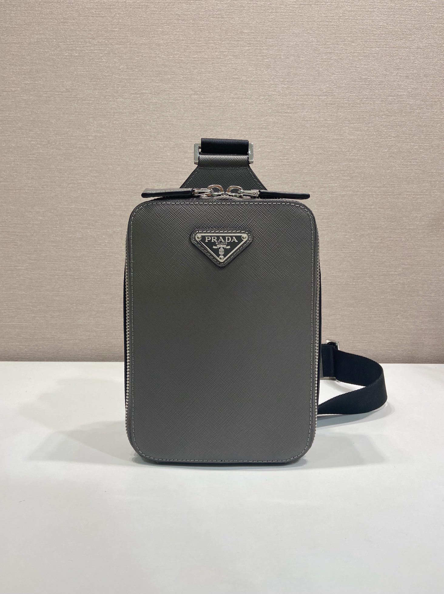 [TOP] PRADA Chest Bag Cowhide 14x20x5cm - Grey - 711 Luxury