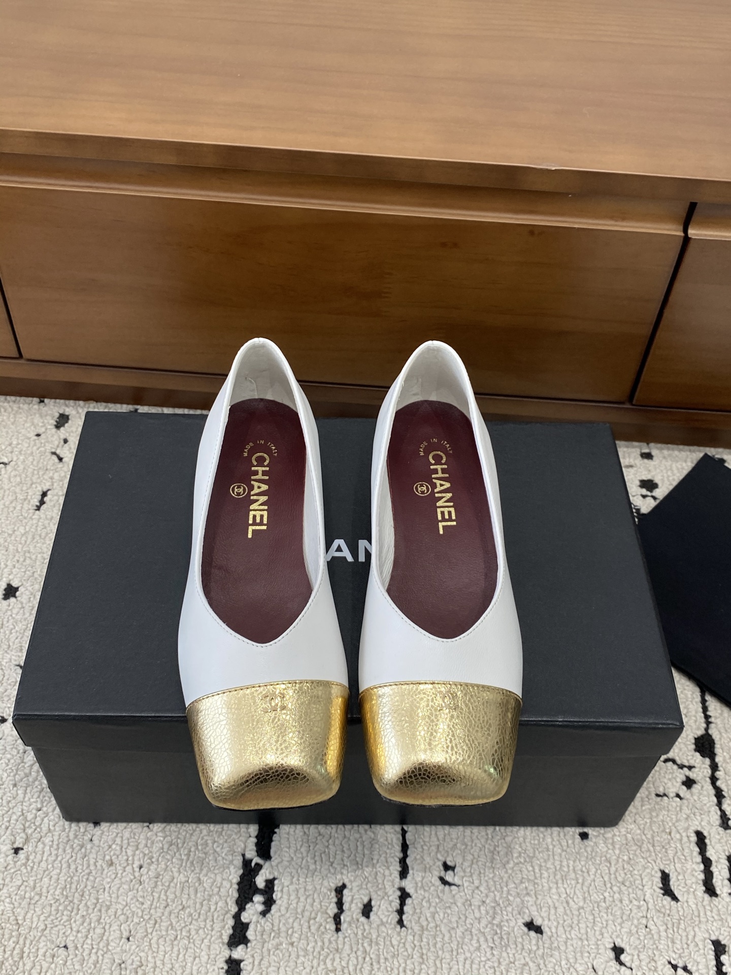 [TOP] CHANEL Flats - White - 711 Luxury