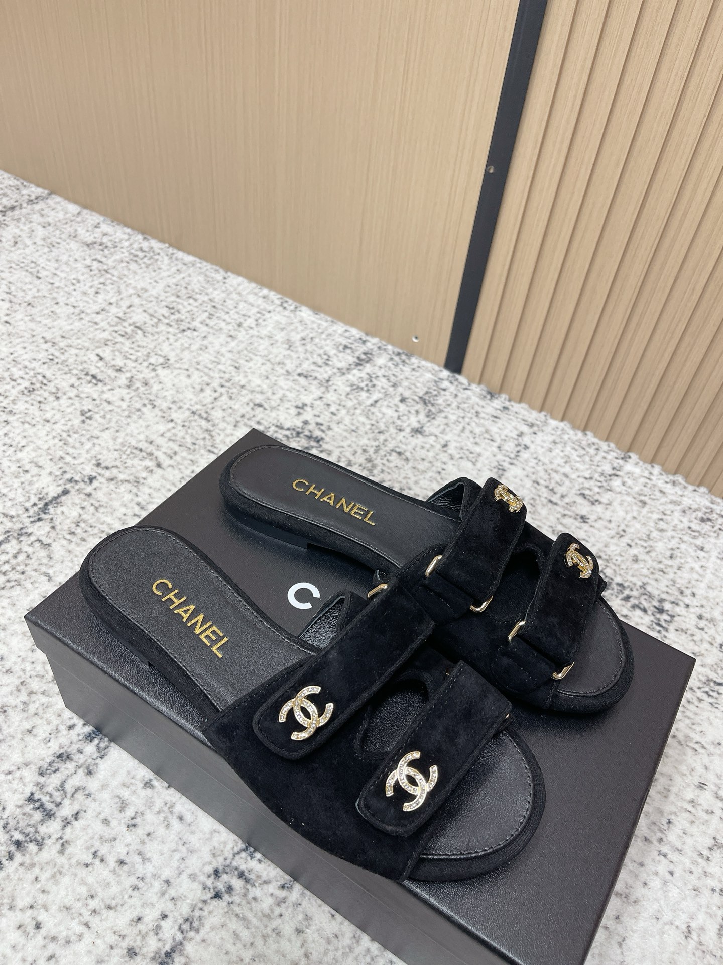 [TOP] CHANEL  Sandals - Black